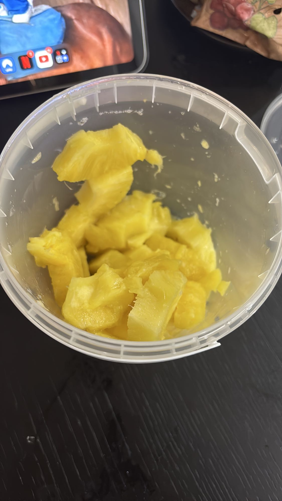 ananas frais en morceaux