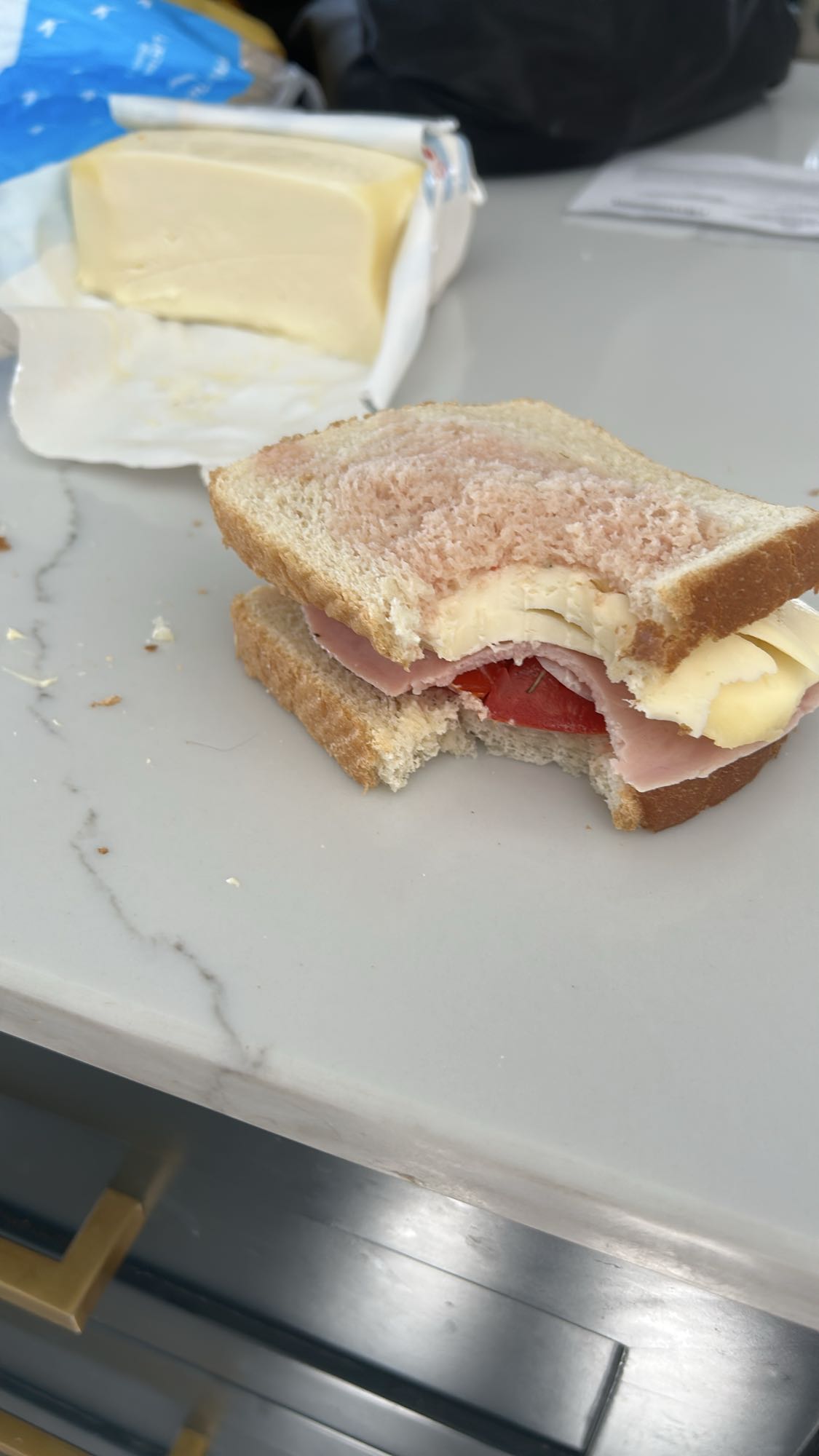 Sándwich de jamón y queso