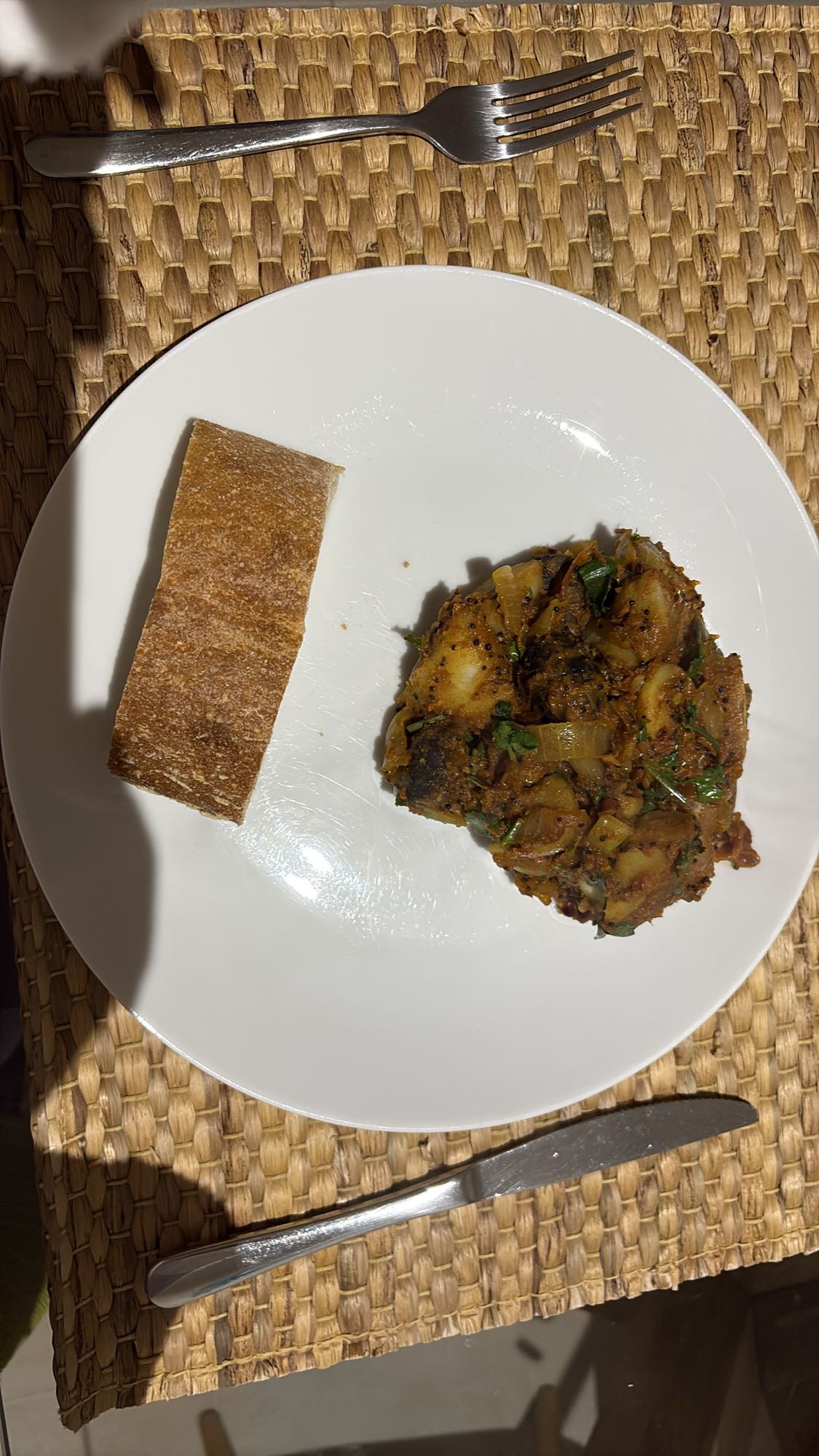 Spiced potato with bread