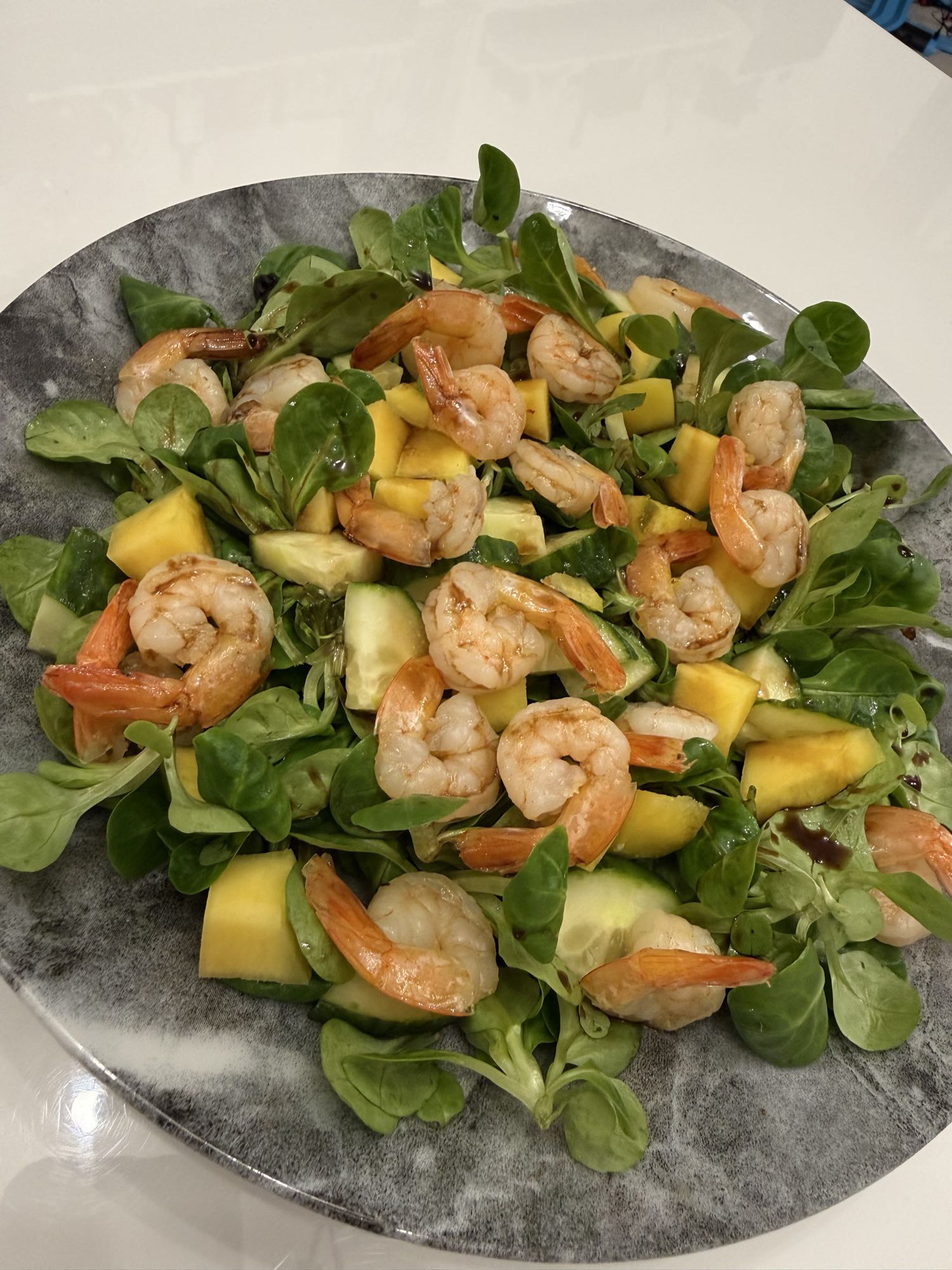 Salade crevettes mangue avocat