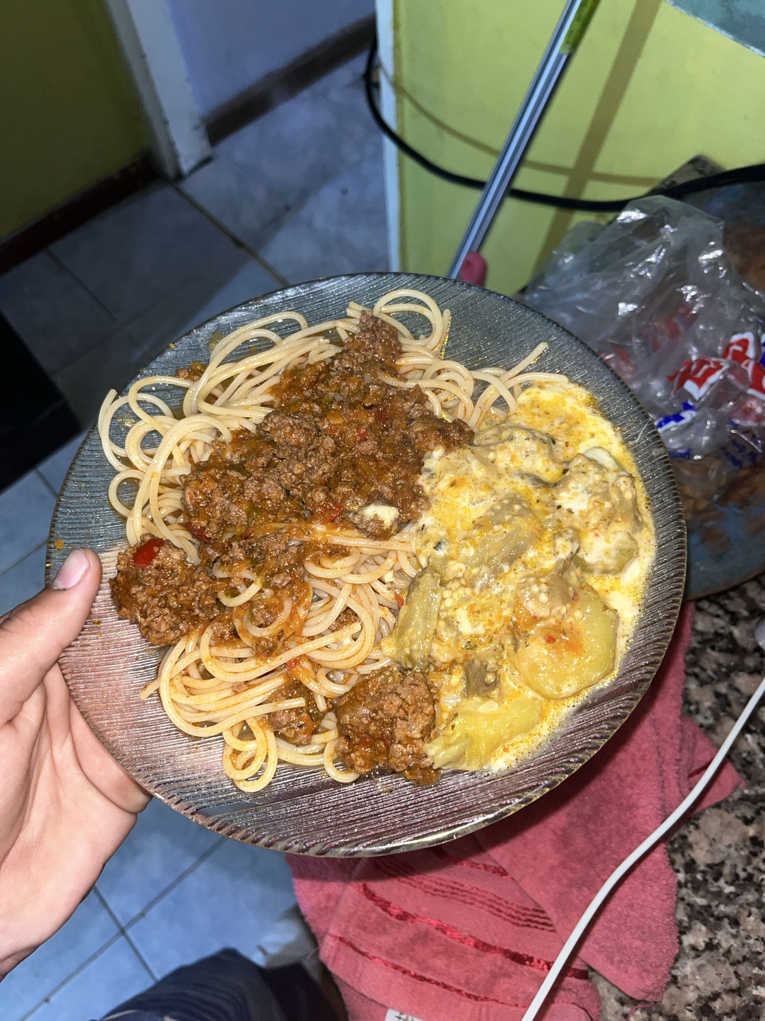 espaguetis con carne y pastelón