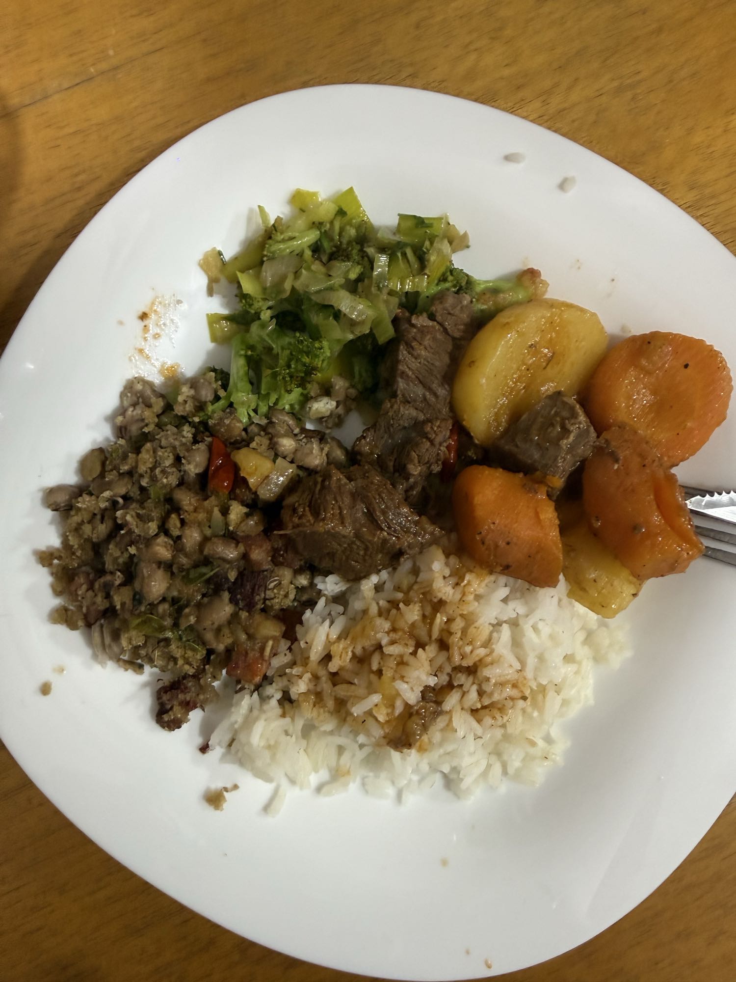 Prato com arroz e carne