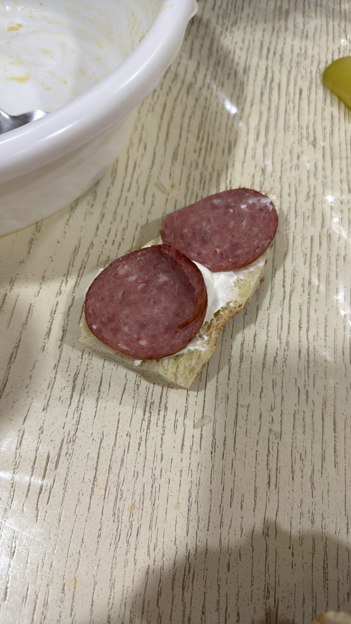 бутерброд с колбасой