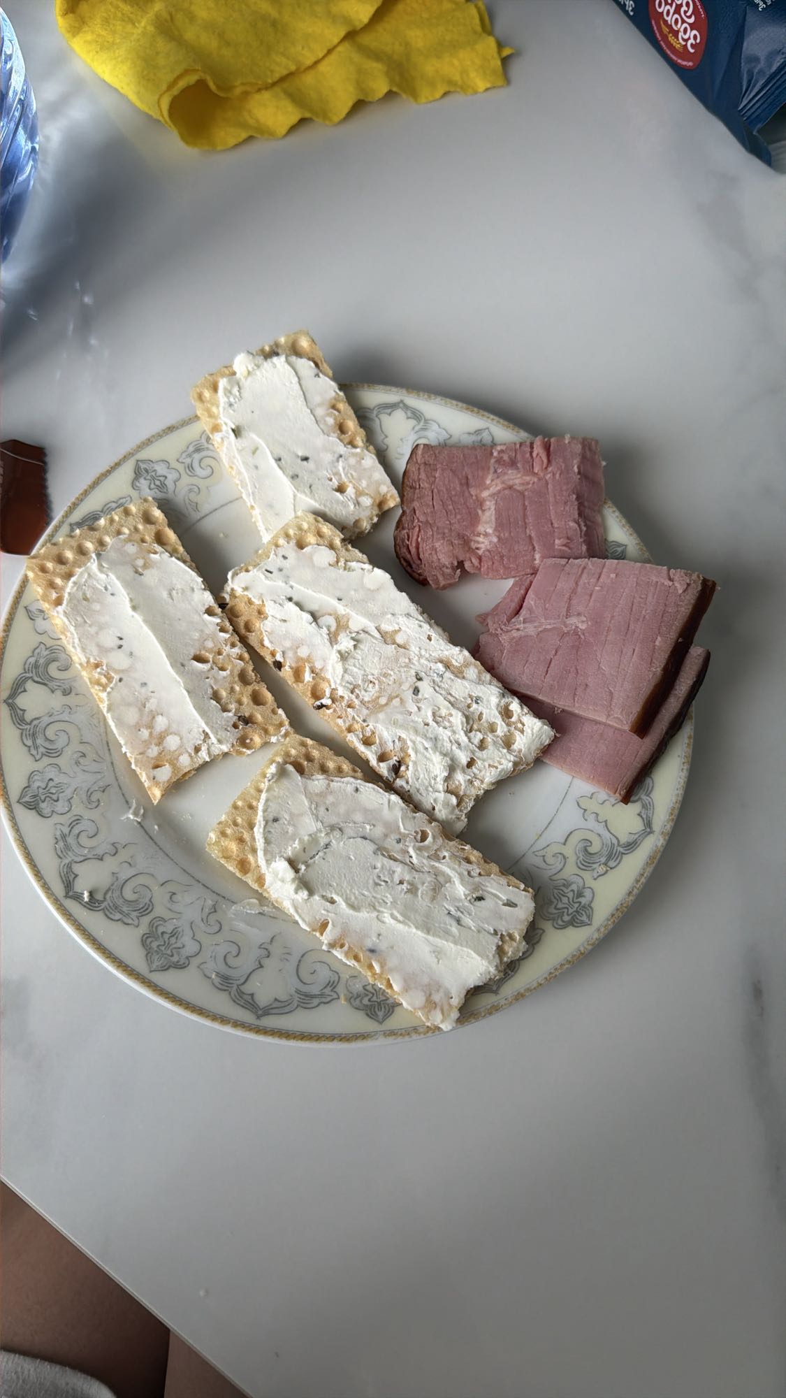 Хлебцы с сыром и мясом