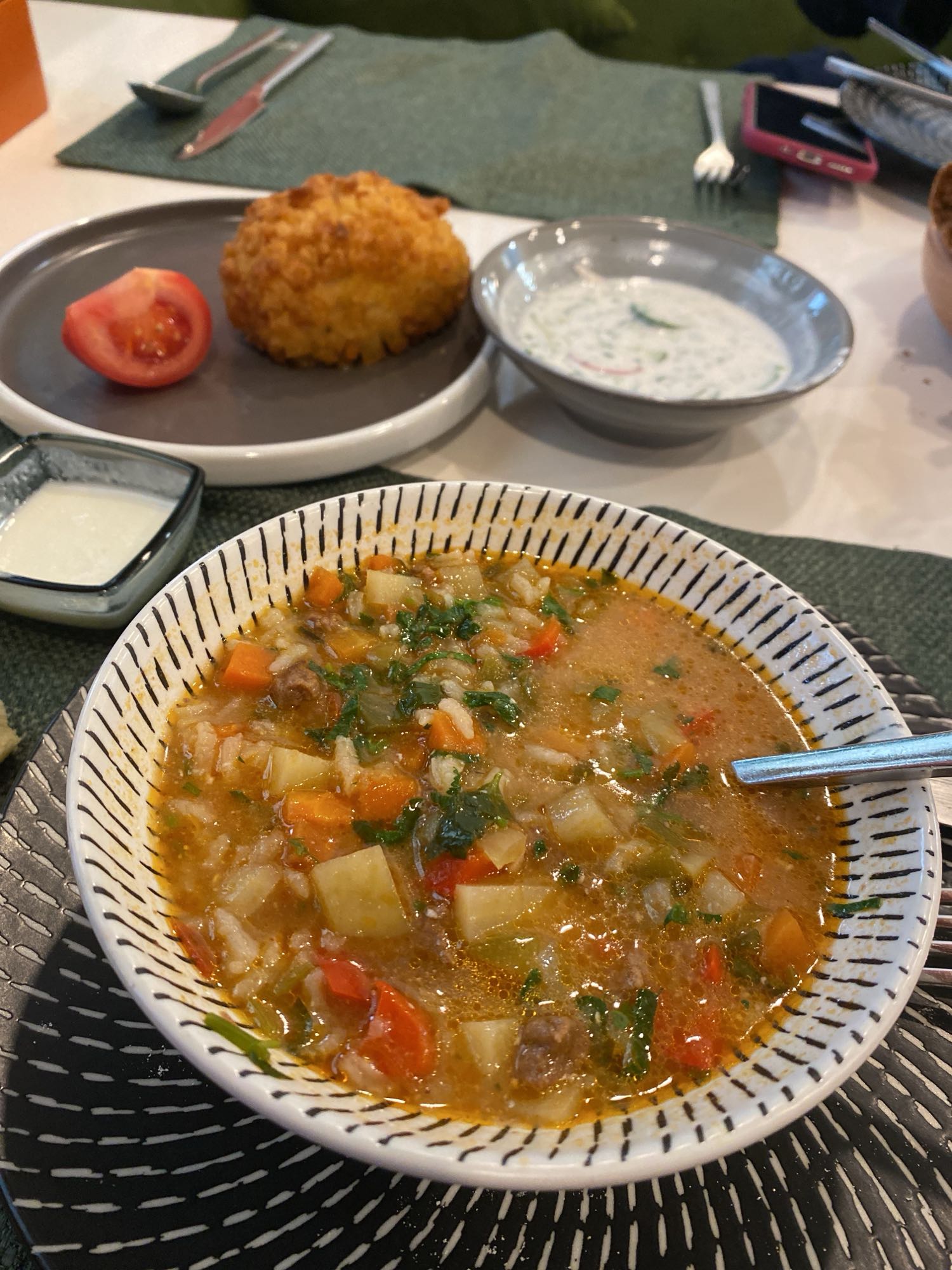 овощной суп с котлетой