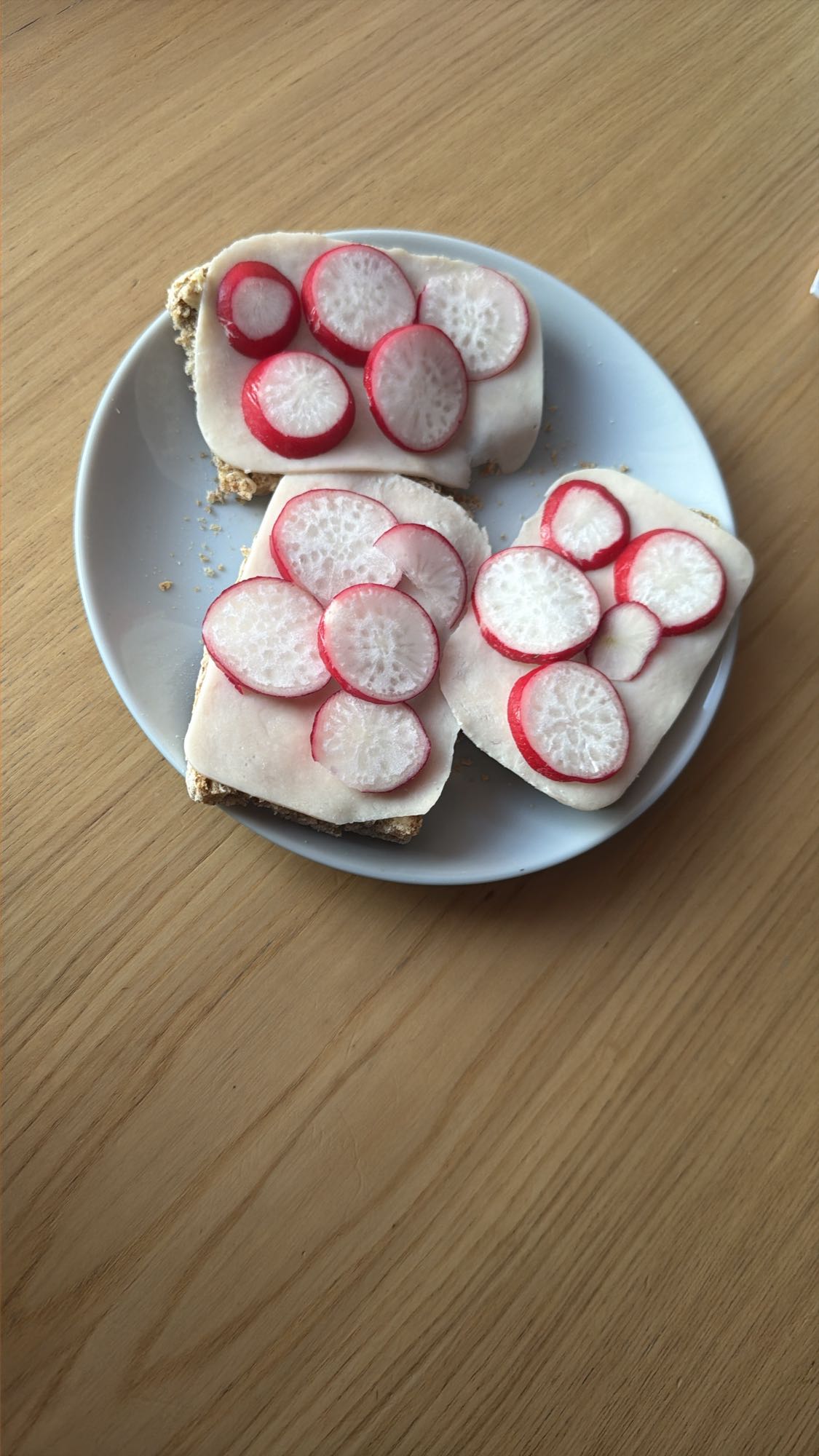 Kanapki z rzodkiewką i szynką