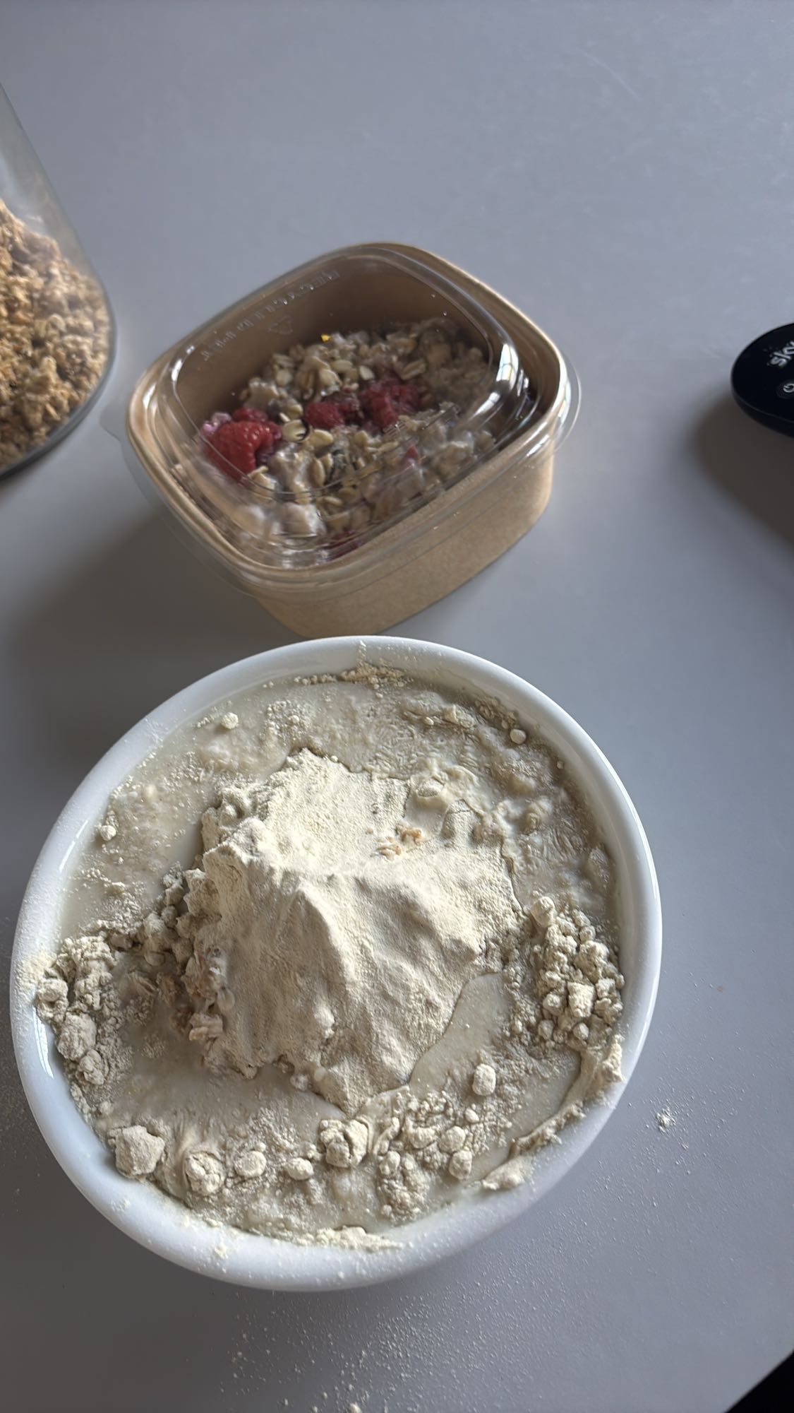 Bol de flocons d’avoine protéiné