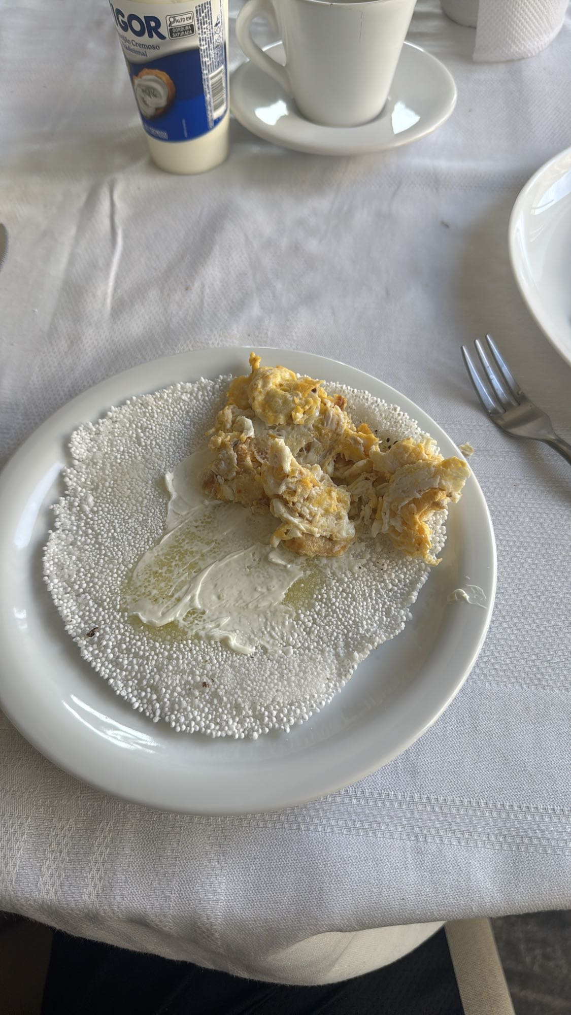 Tapioca com ovos e requeijão