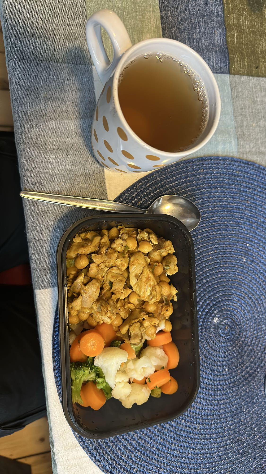 Kyckling med kikärtor