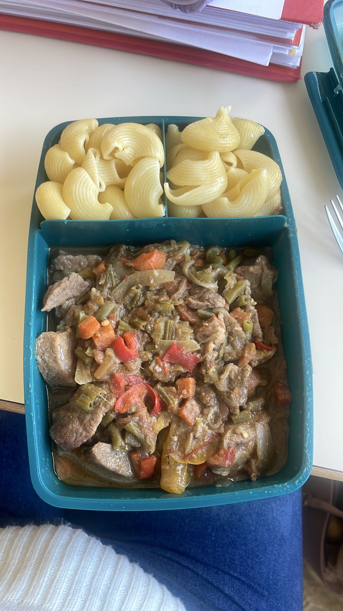 Boeuf aux légumes et pâtes