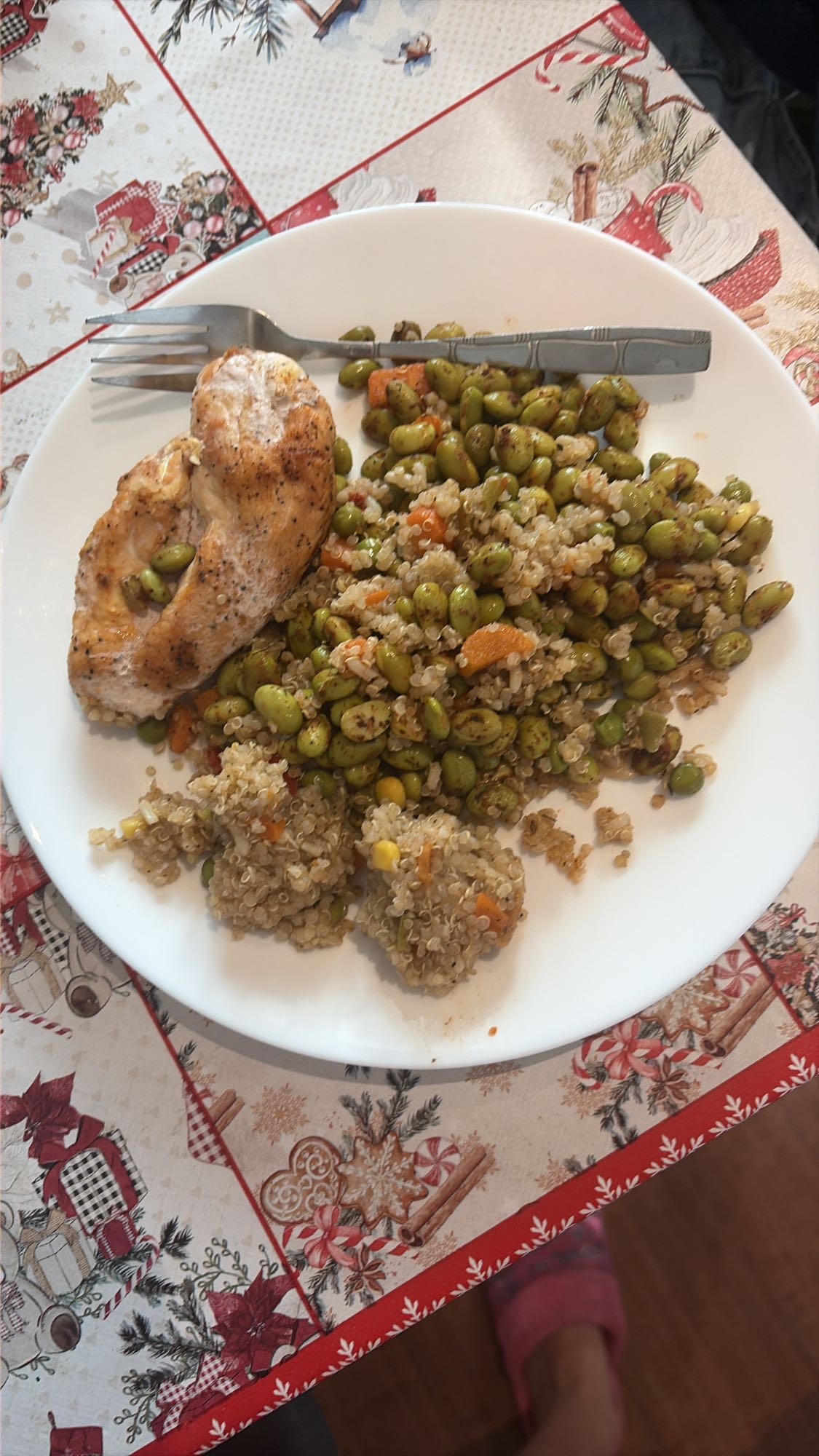 Piept de pui cu quinoa și edamame