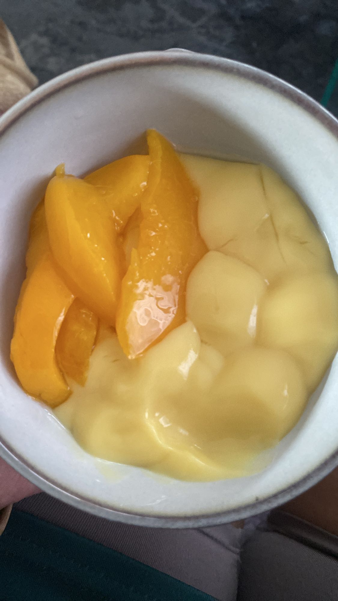 Peach and vanilla pudding