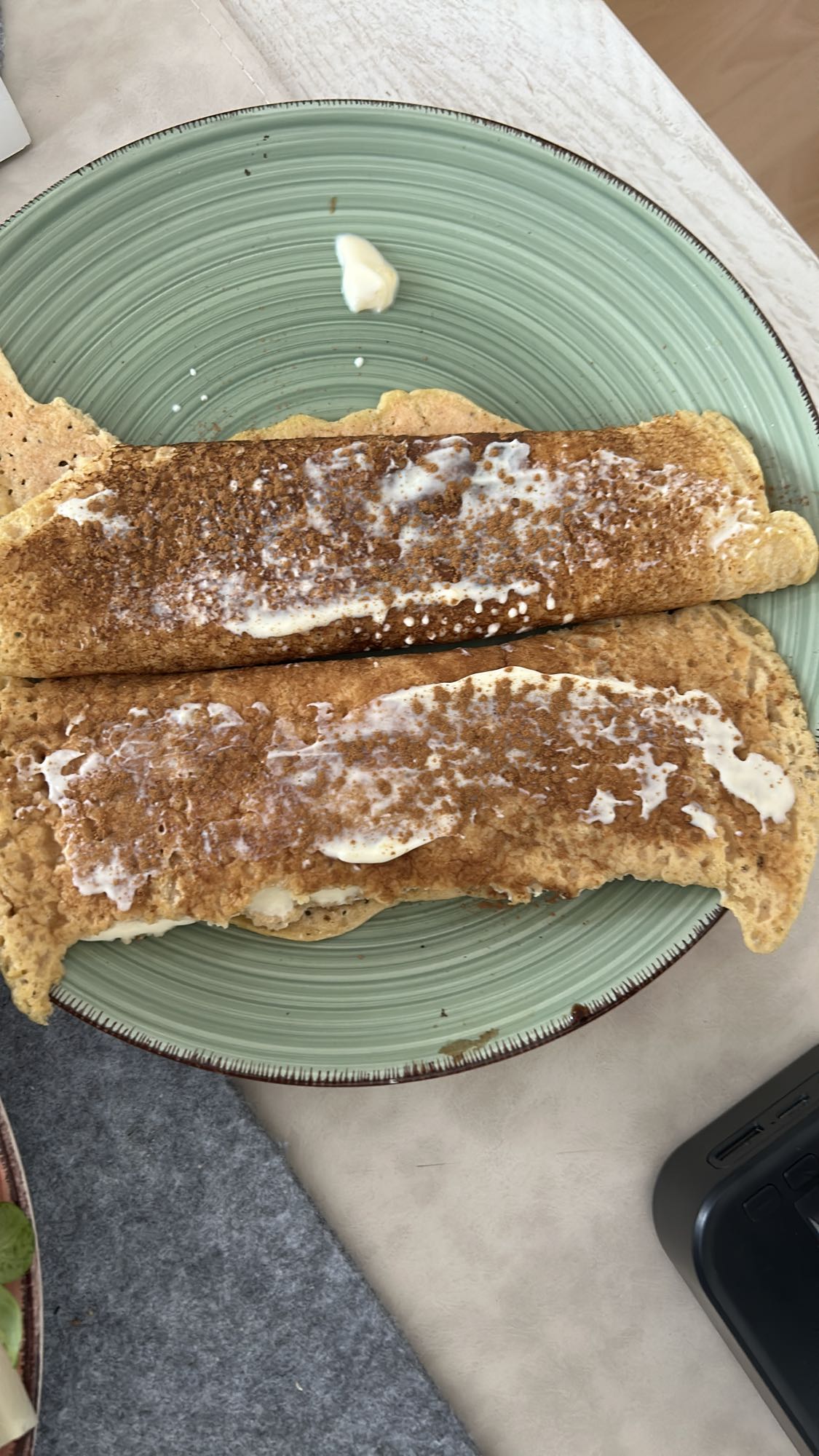 crepas con canela y crema
