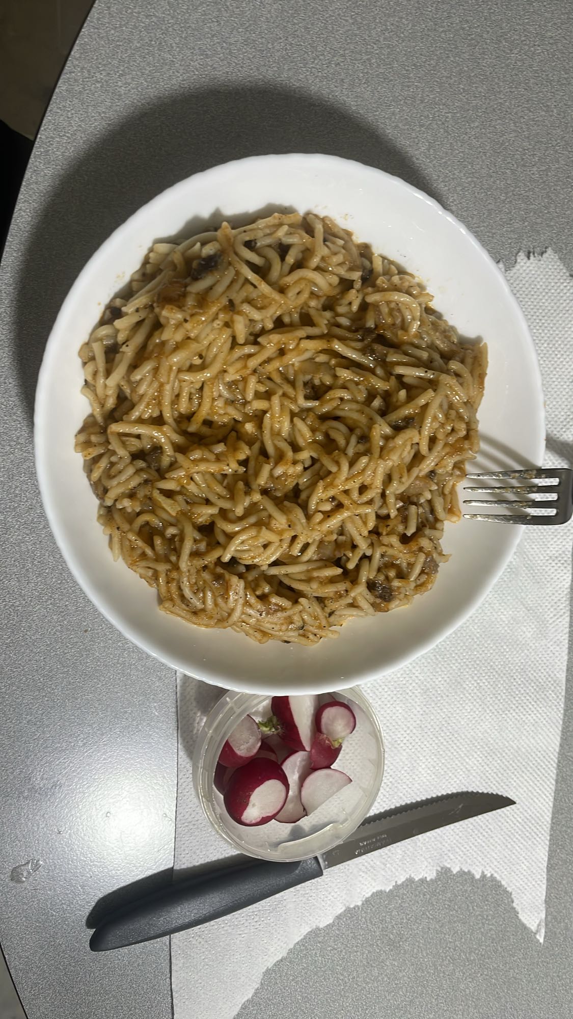 Pasta with radish salad