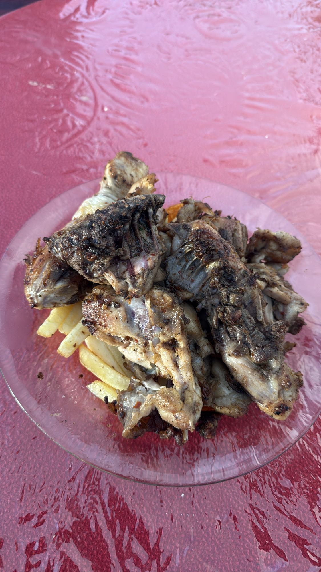 Pollo asado con papas fritas