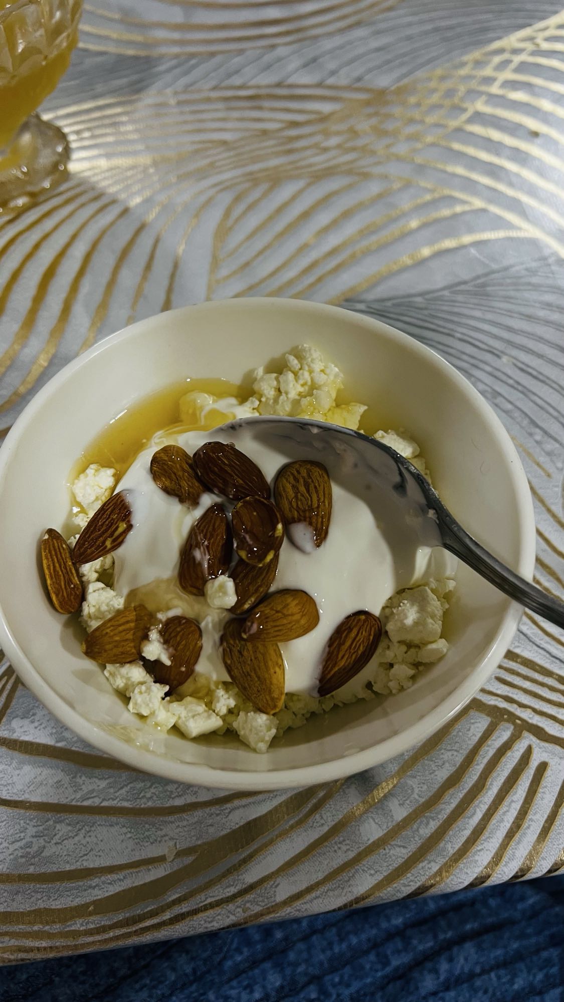 творог с йогуртом и орехами