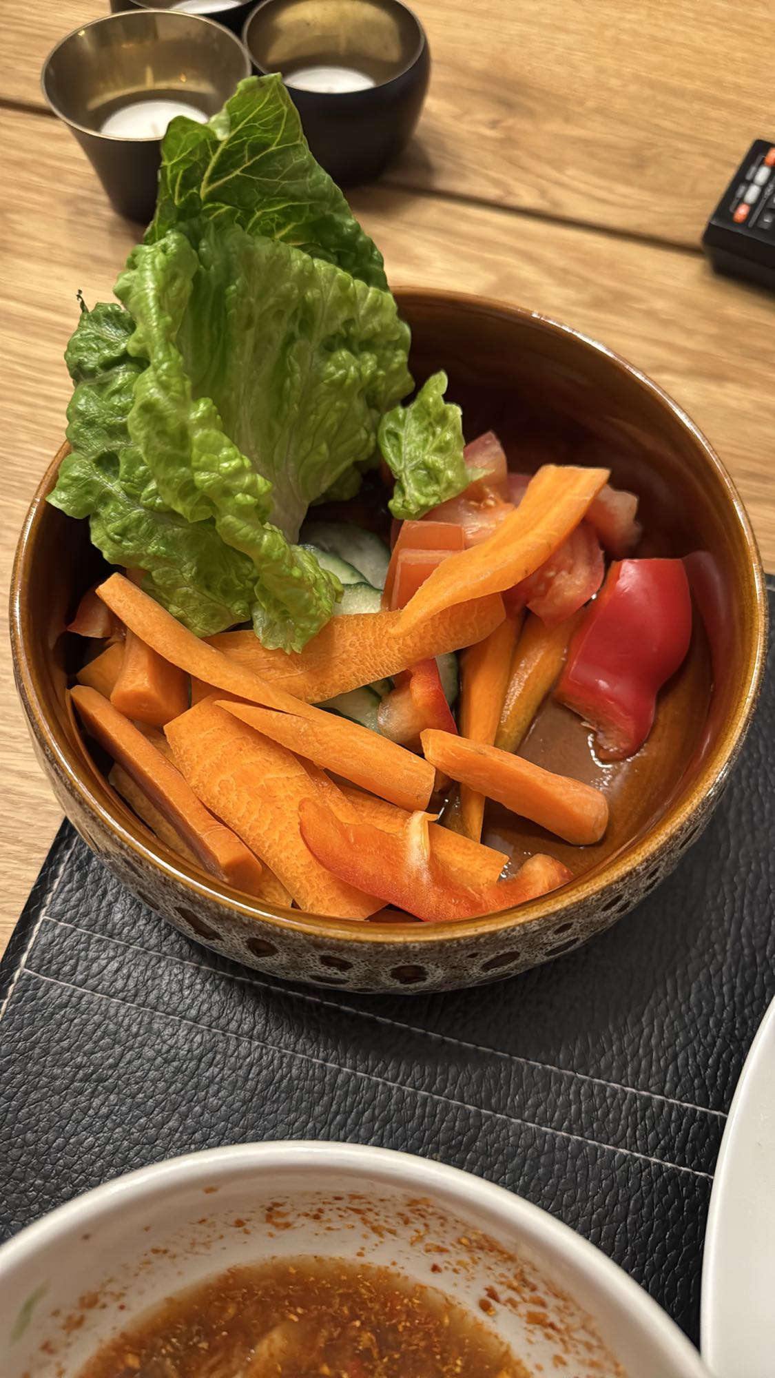 Färsk grönsaksskål