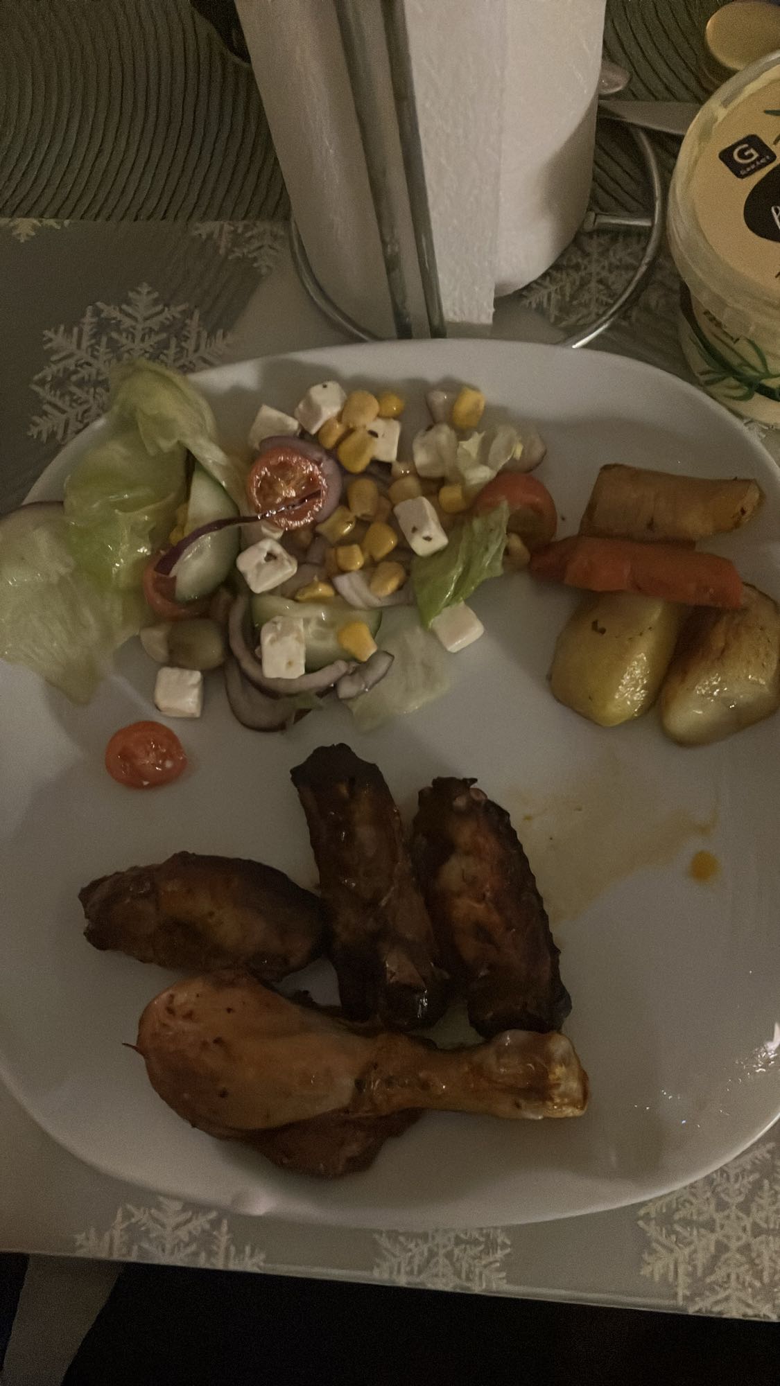 Kyckling med sallad och potatis