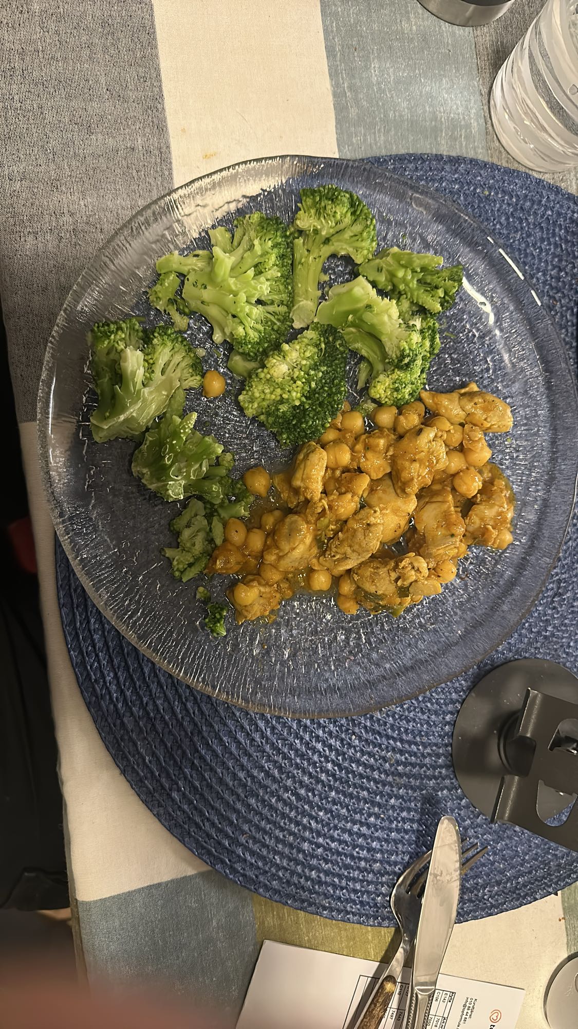 Kyckling med kikärtor & broccoli
