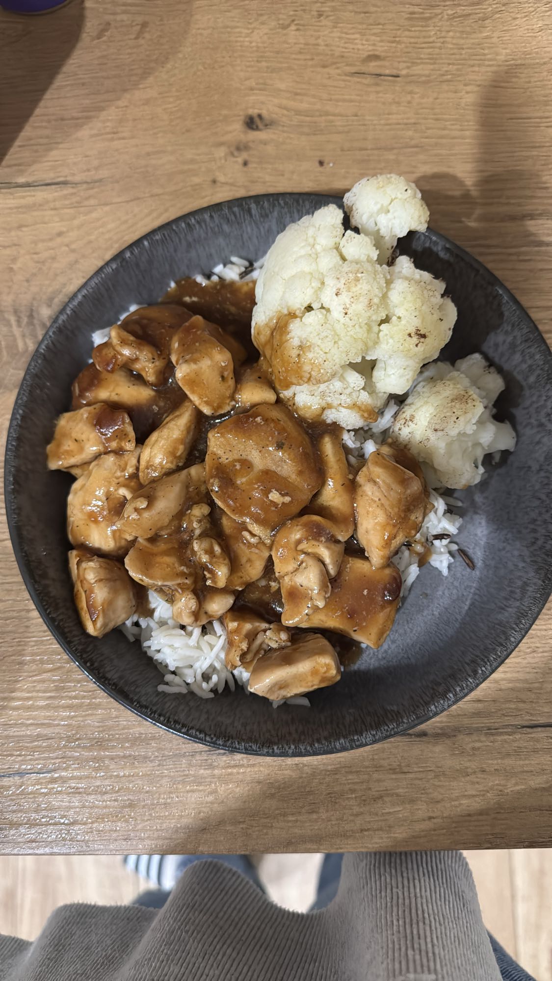 Kip met rijst en bloemkool