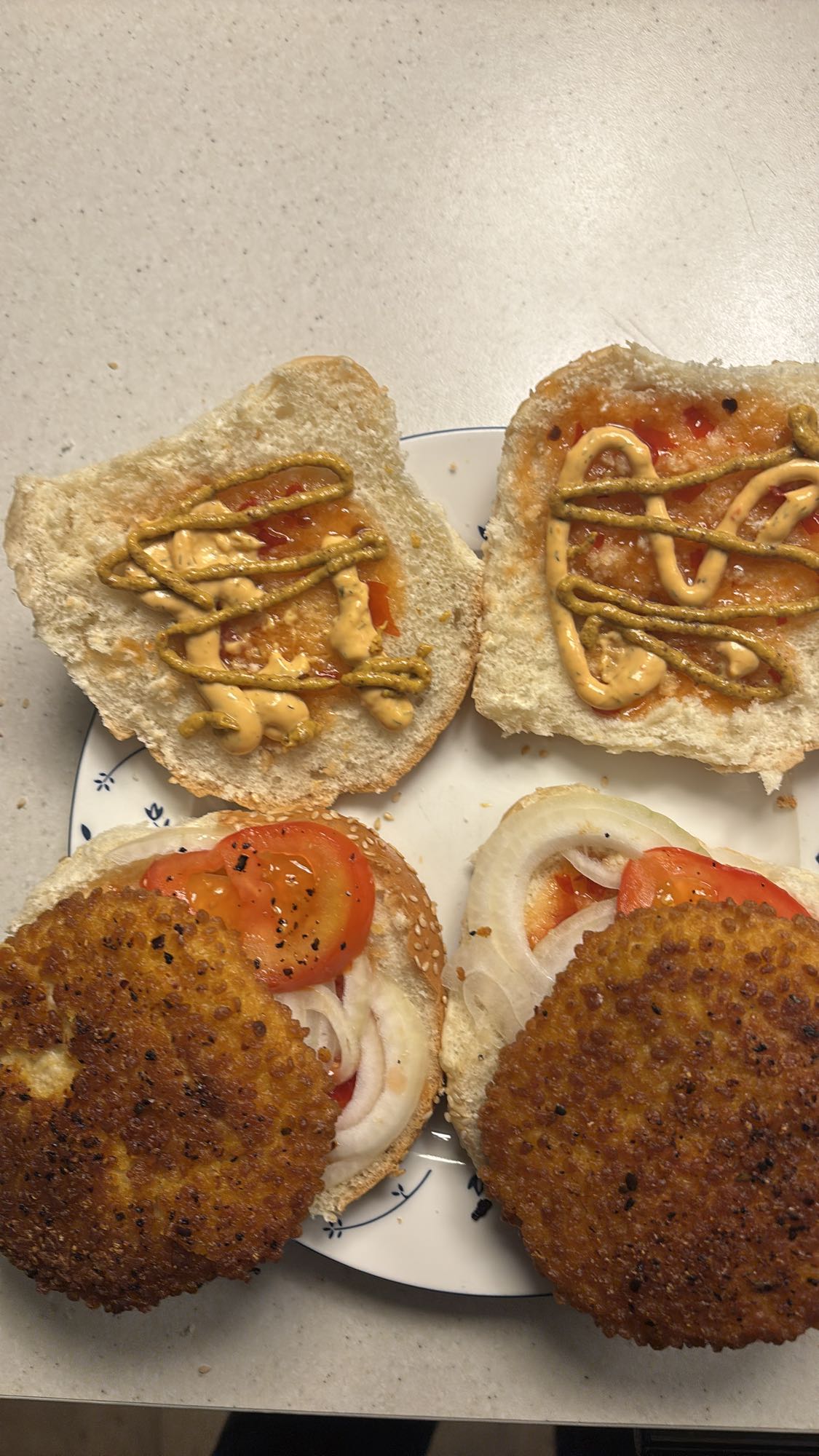 Kyllingburger med grønnsaker