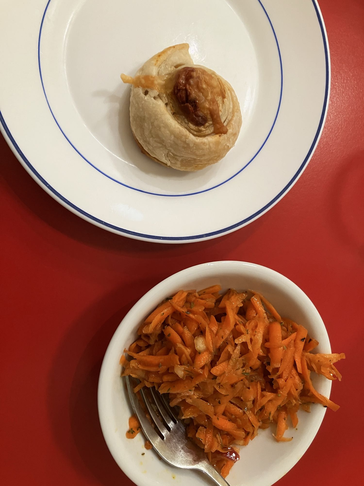 Folhado e cenoura ralada