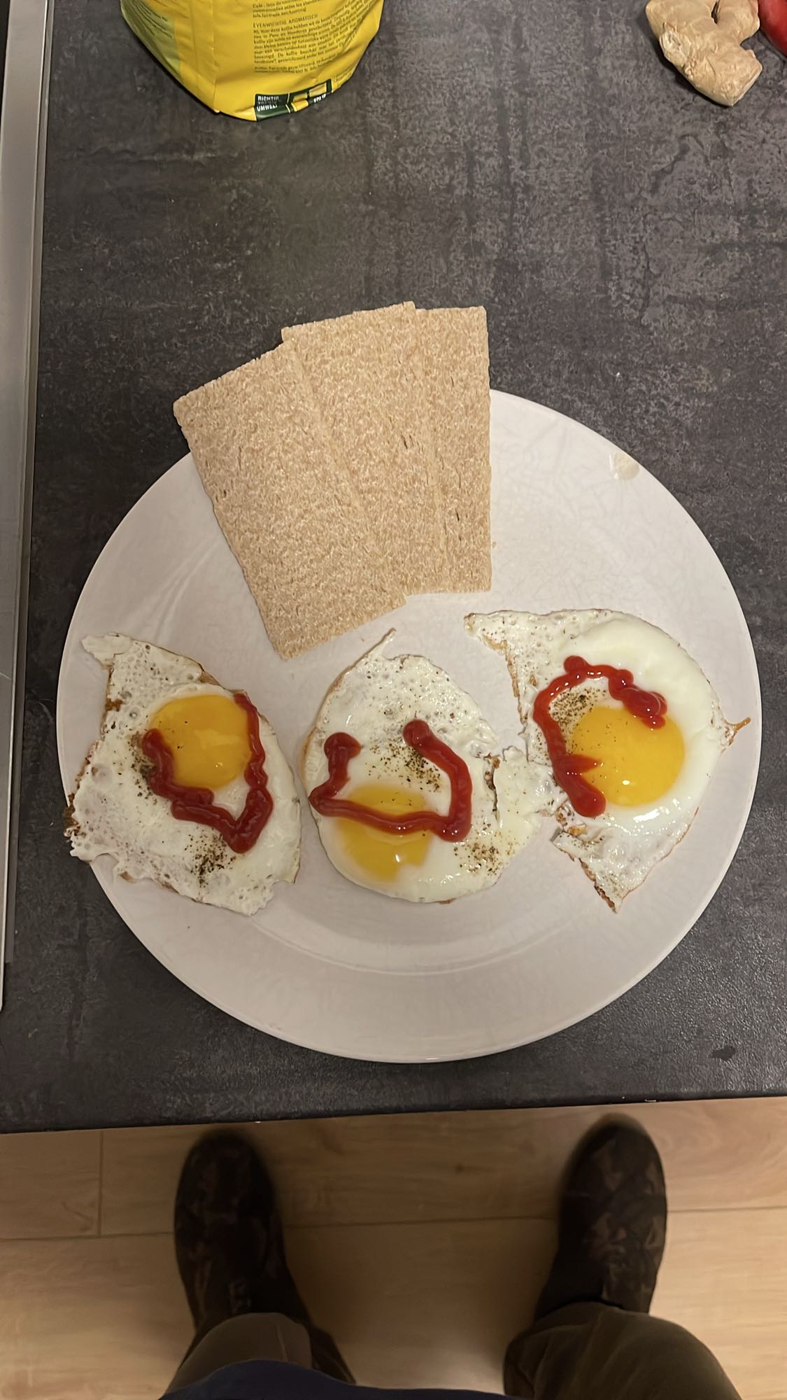 Oeufs et tartines croustillantes