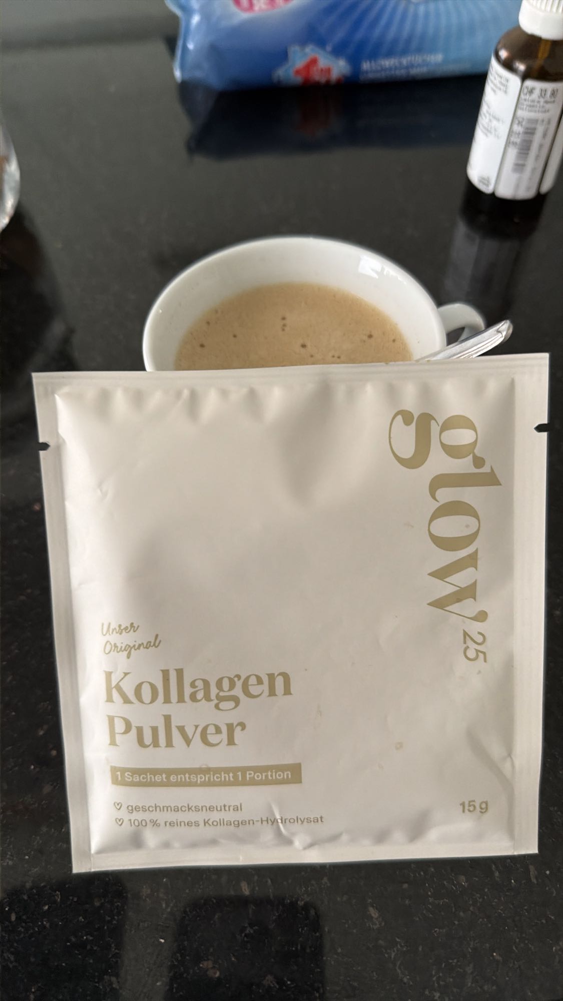 Kaffee mit Kollagenpulver