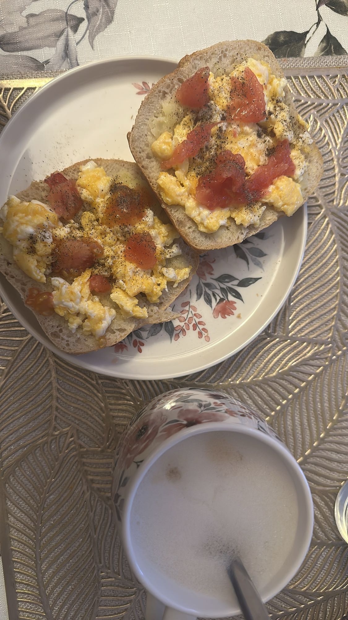 Jajecznica na chlebie