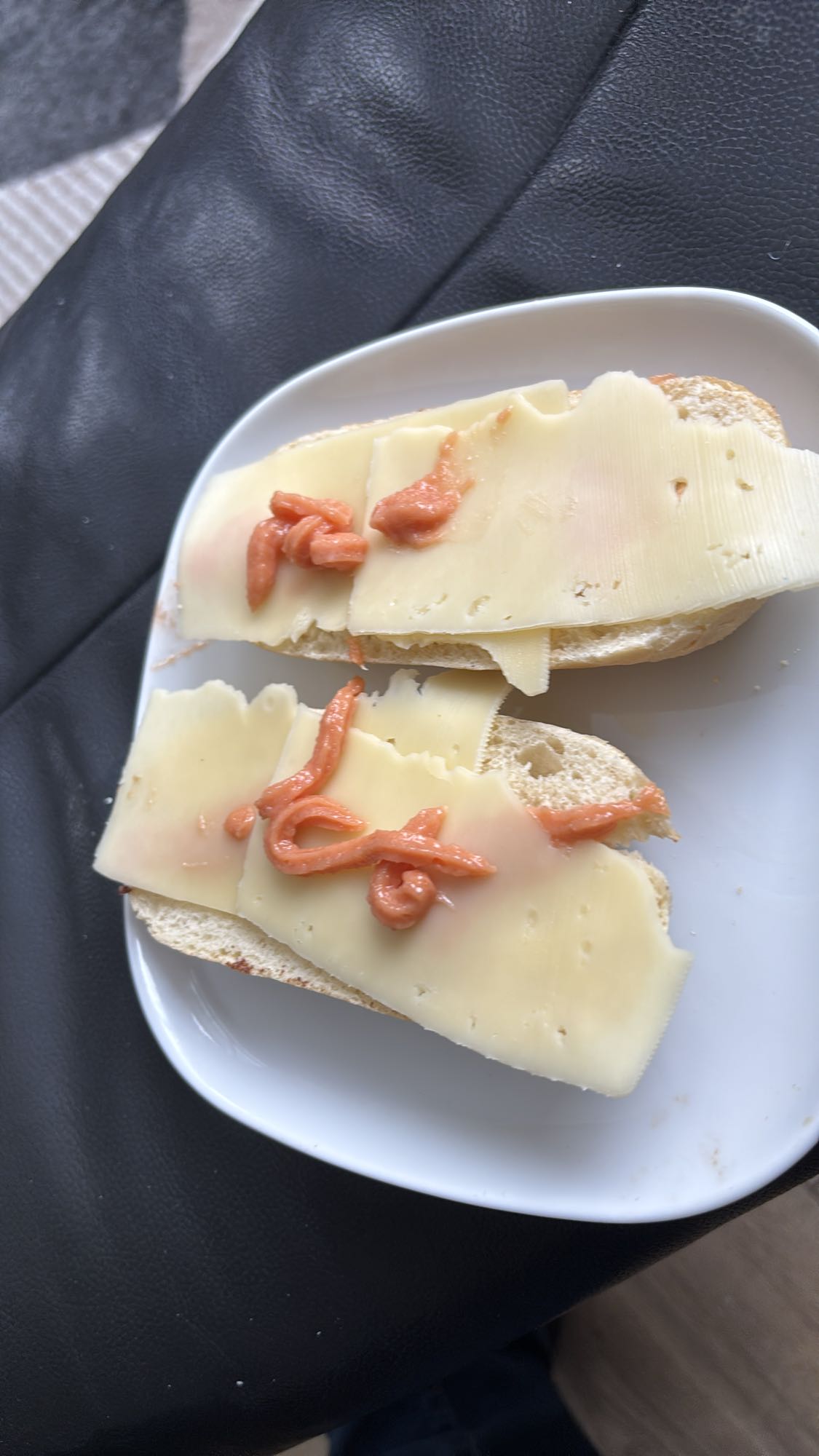 Ostebrød med kaviar