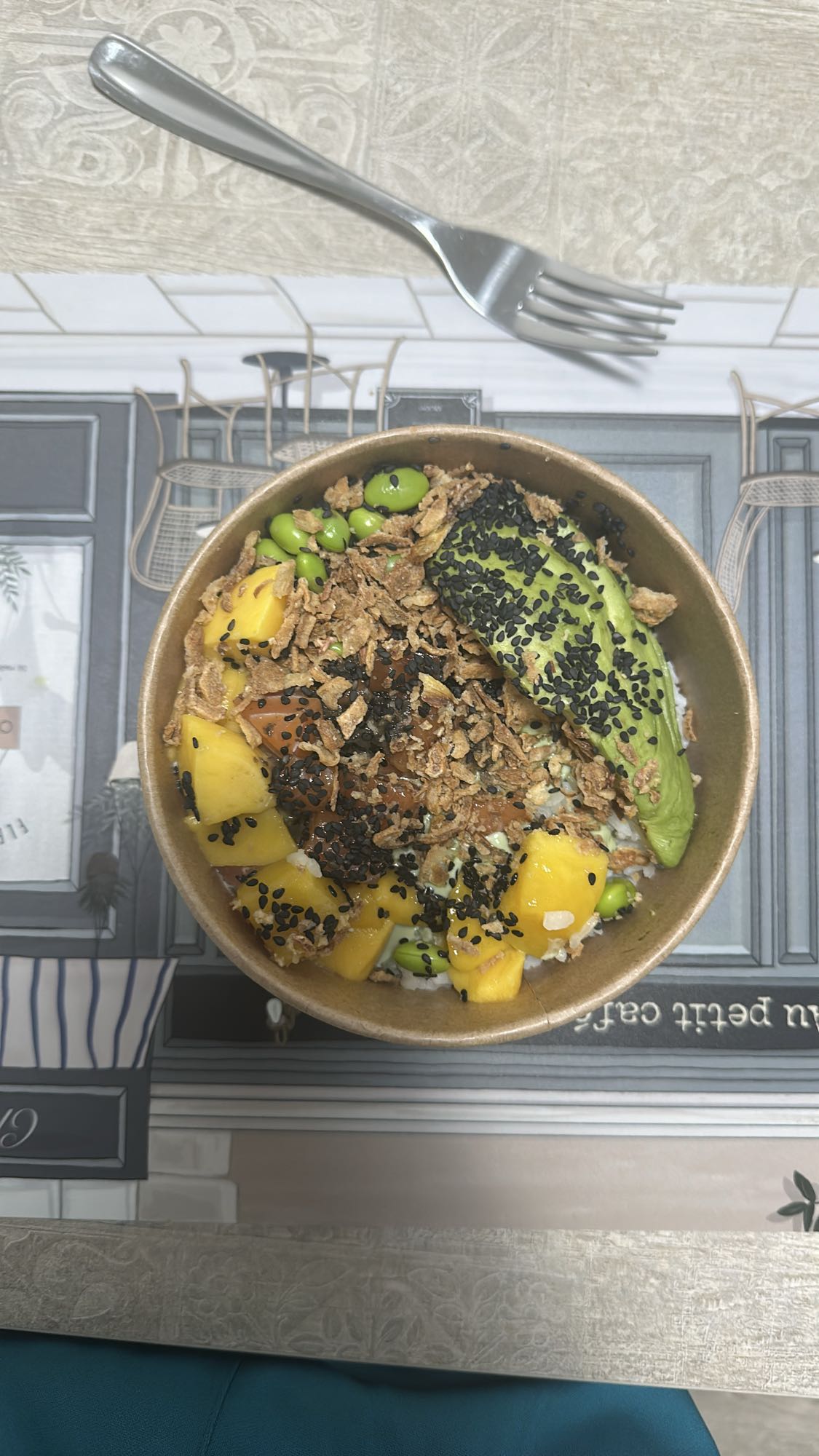 poke bowl de salmón y mango