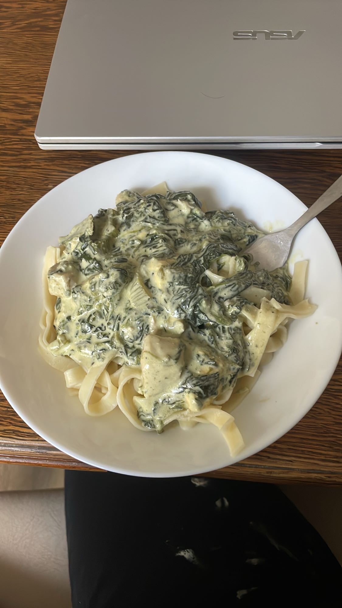 Makaron z kurczakiem i szpinakiem