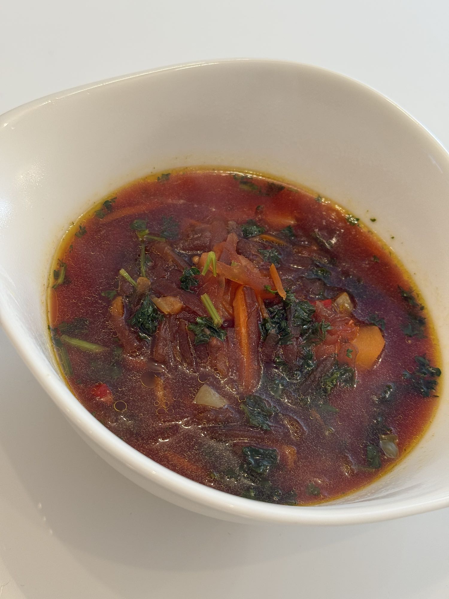 Soupe de légumes rouges