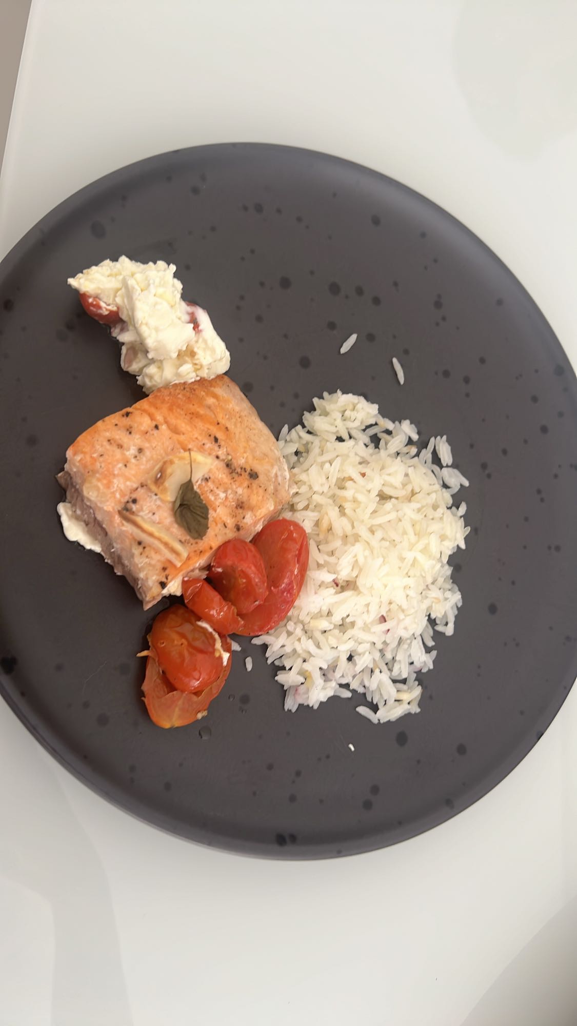 Salmão com arroz e legumes