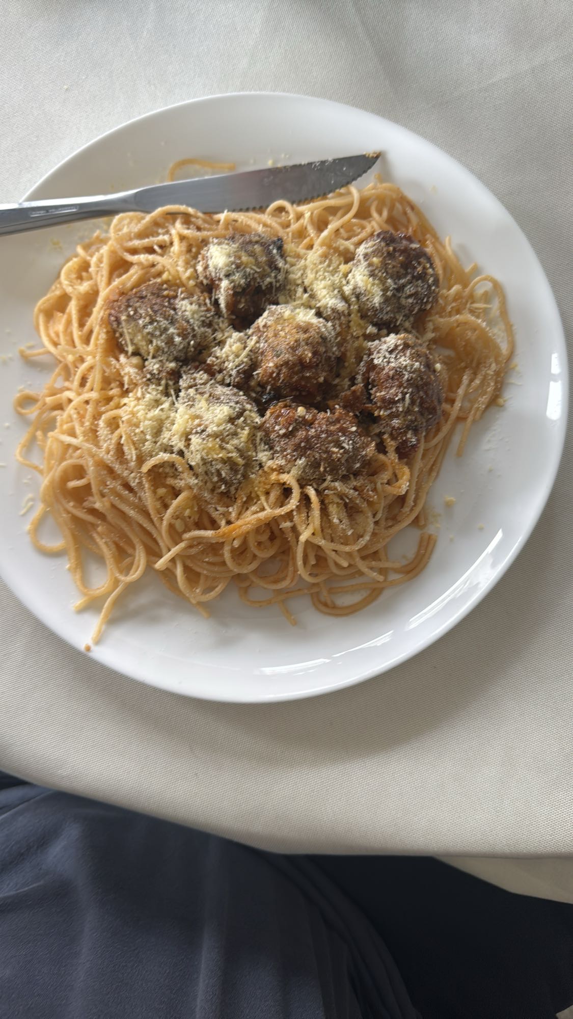 Espaguete com almôndegas
