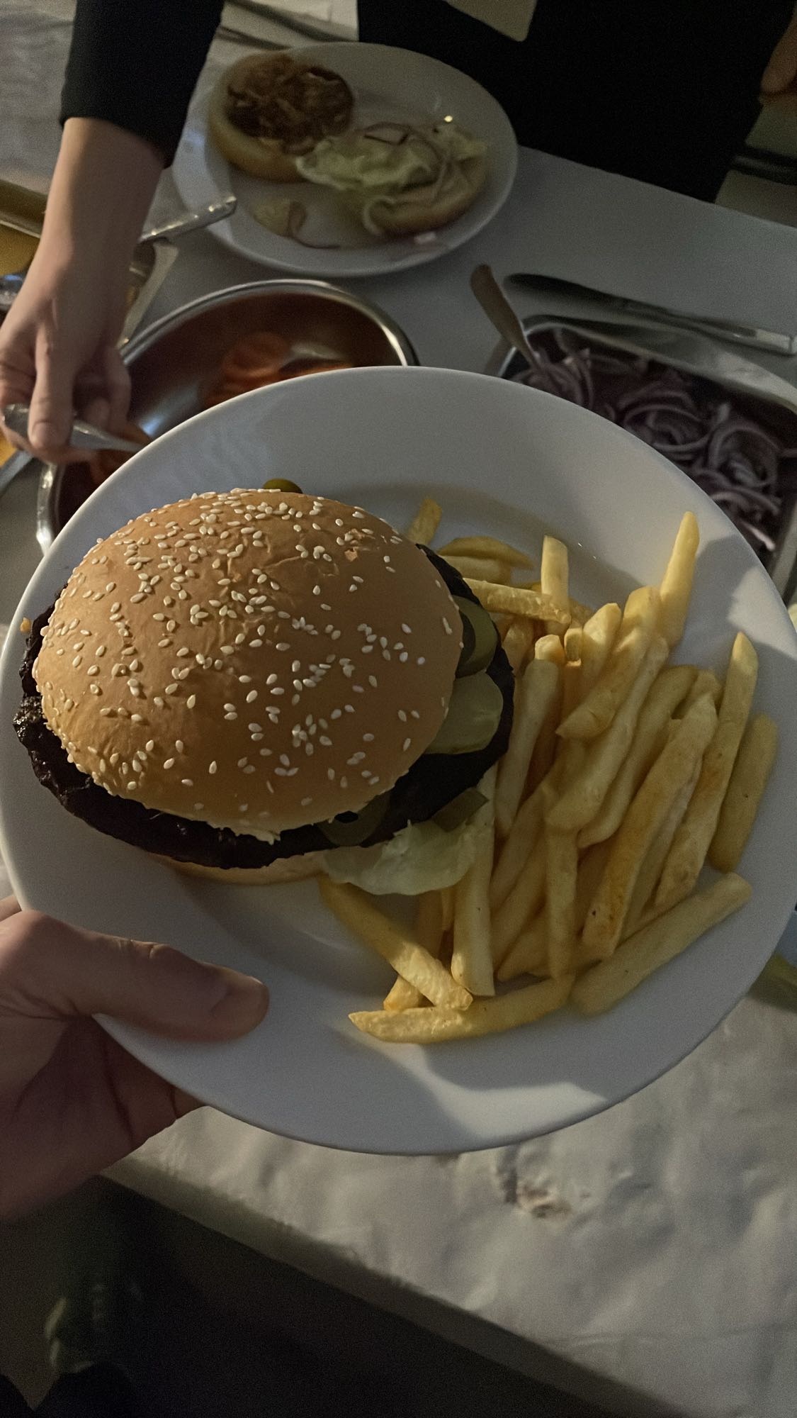 Hamburgare med pommes