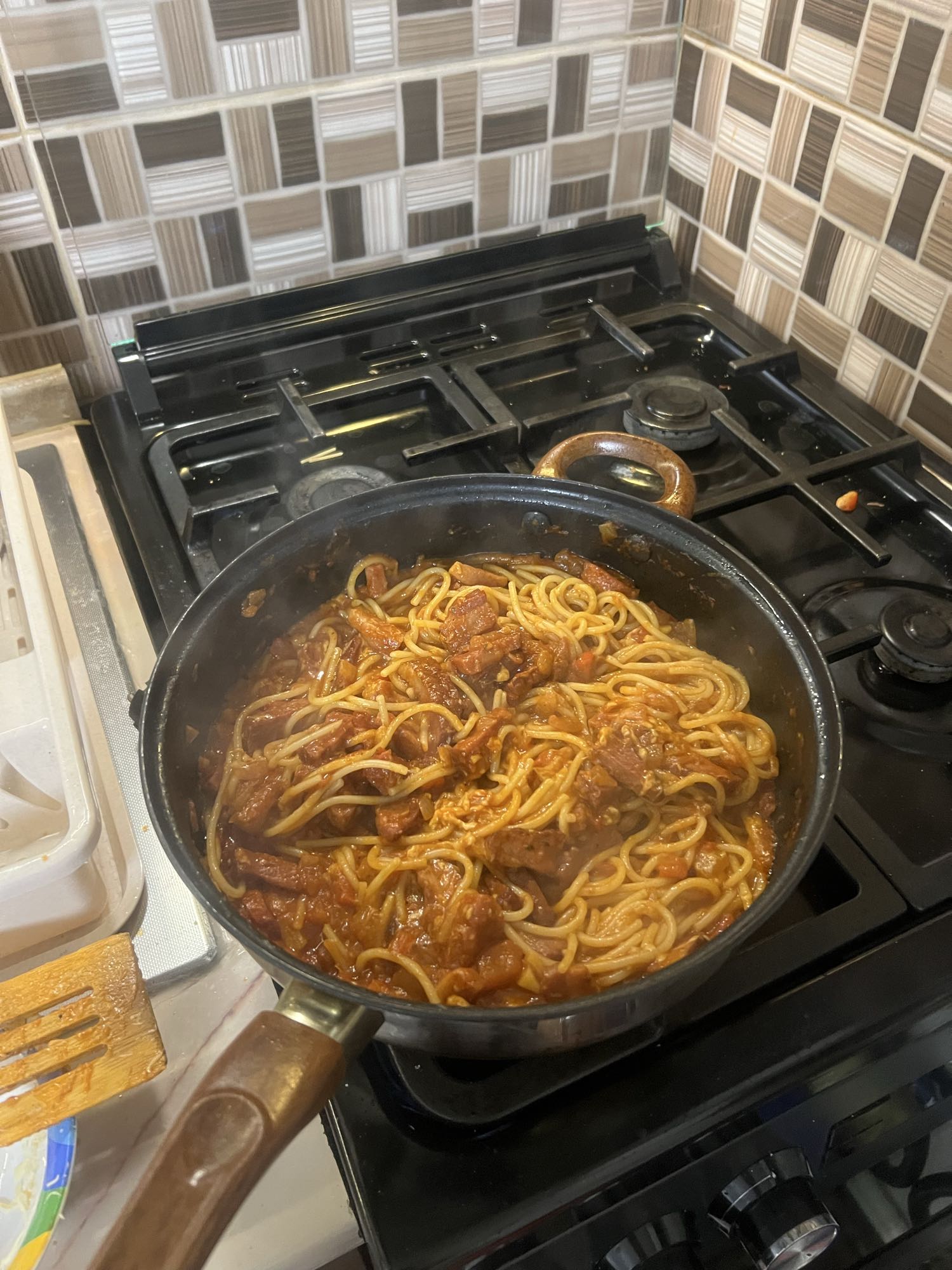 Spaghete cu sos de carne