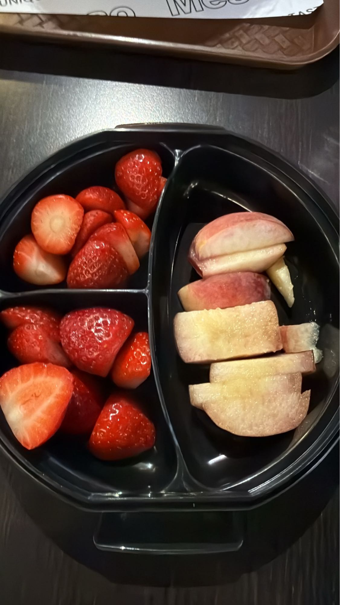 Fructe proaspete tăiate