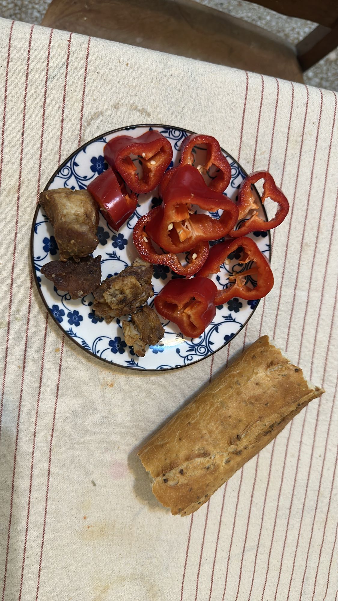Bread, beef, and red pepper