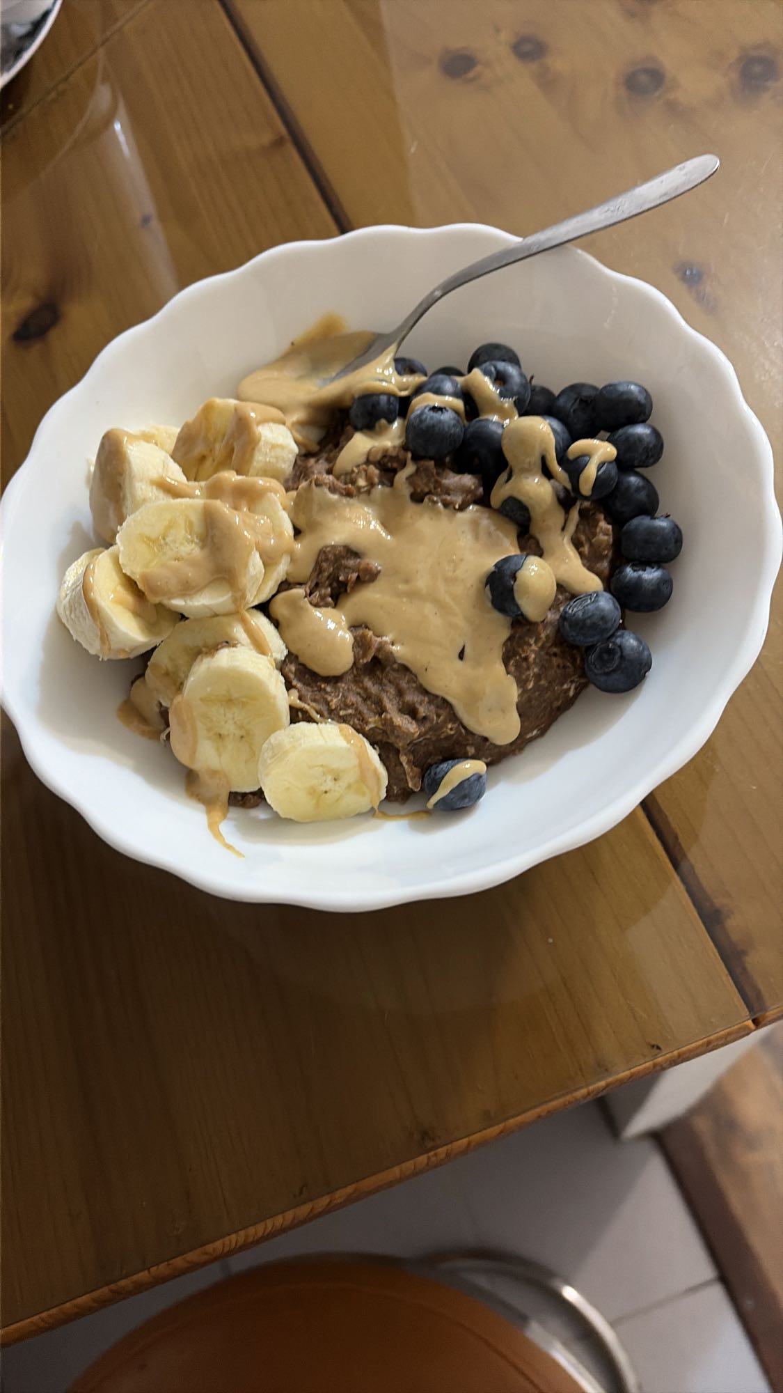 Mic dejun cu ovăz, banană și unt de arahide