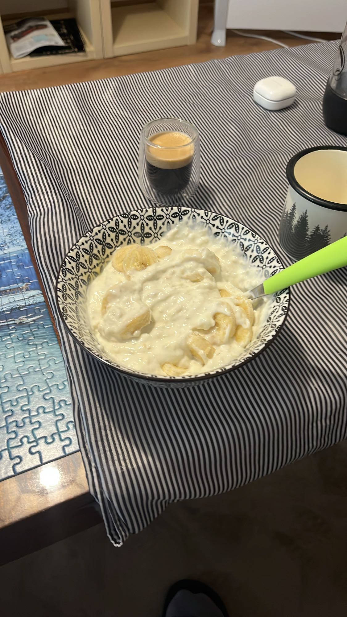 Кисело мляко с банан