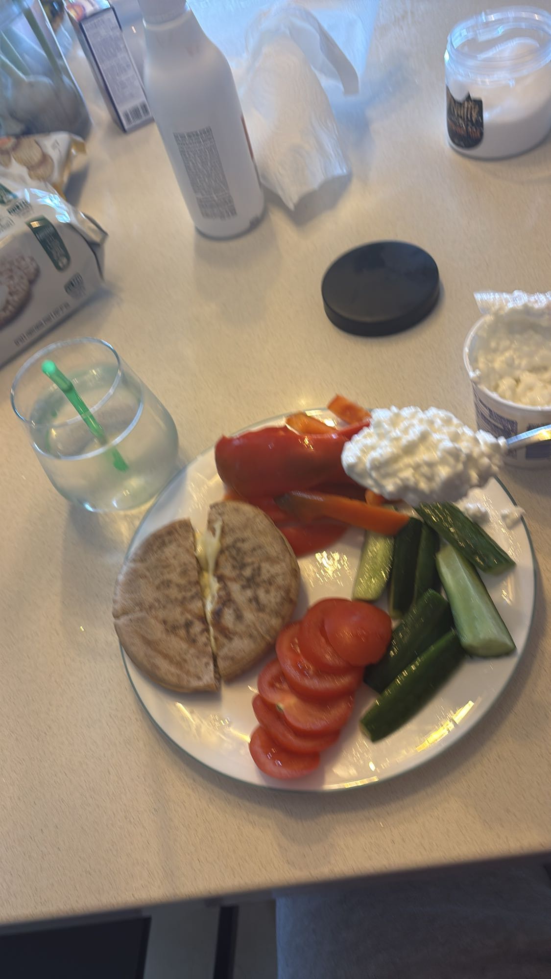 Pita, veggies & cottage cheese