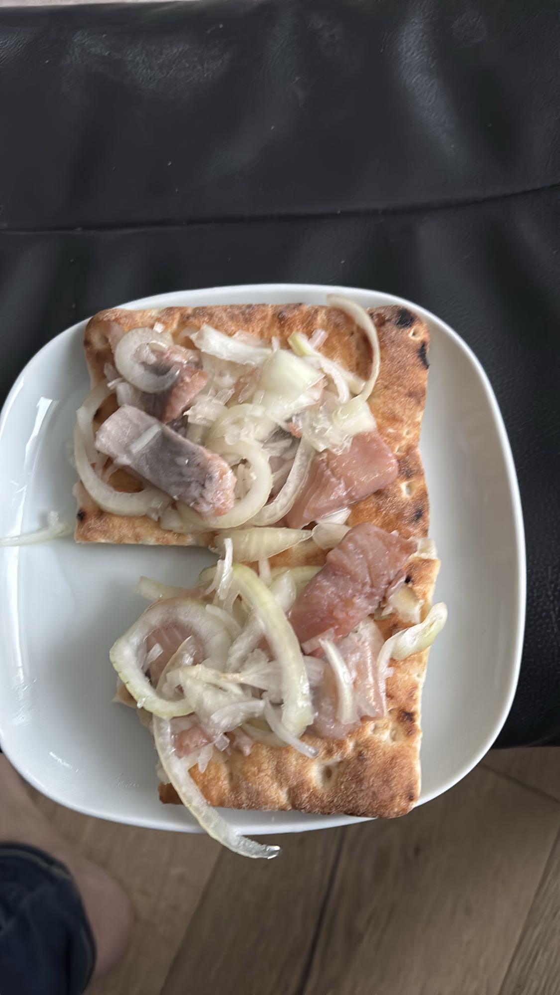 Polarbrød sursild og løk