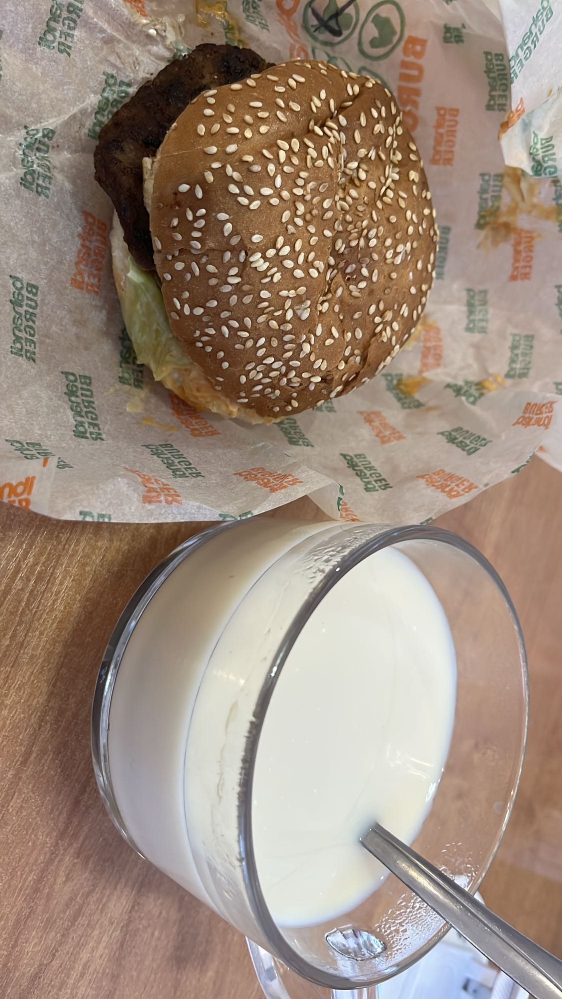 бургер с молоком