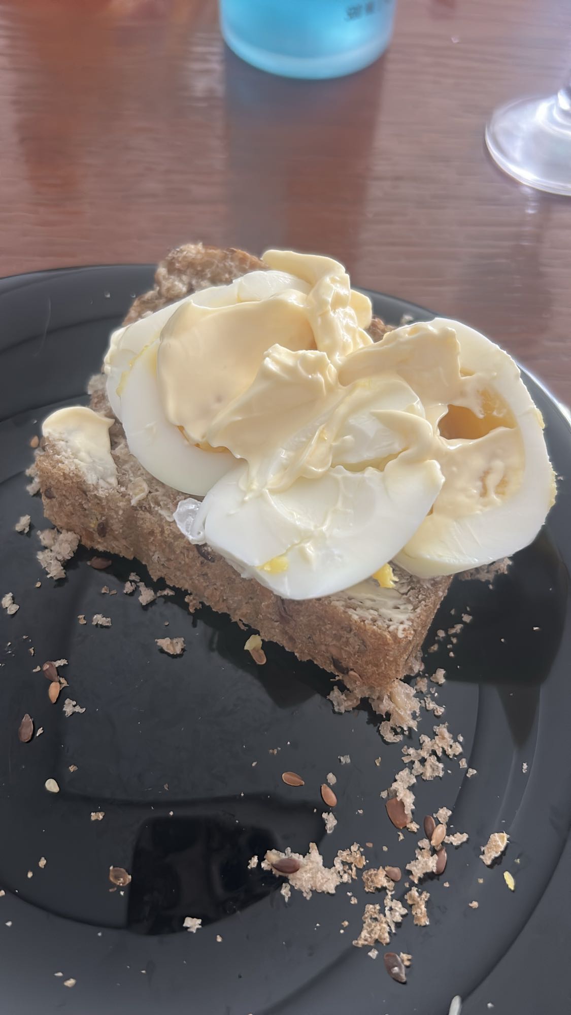 Jajko na chlebie z masłem