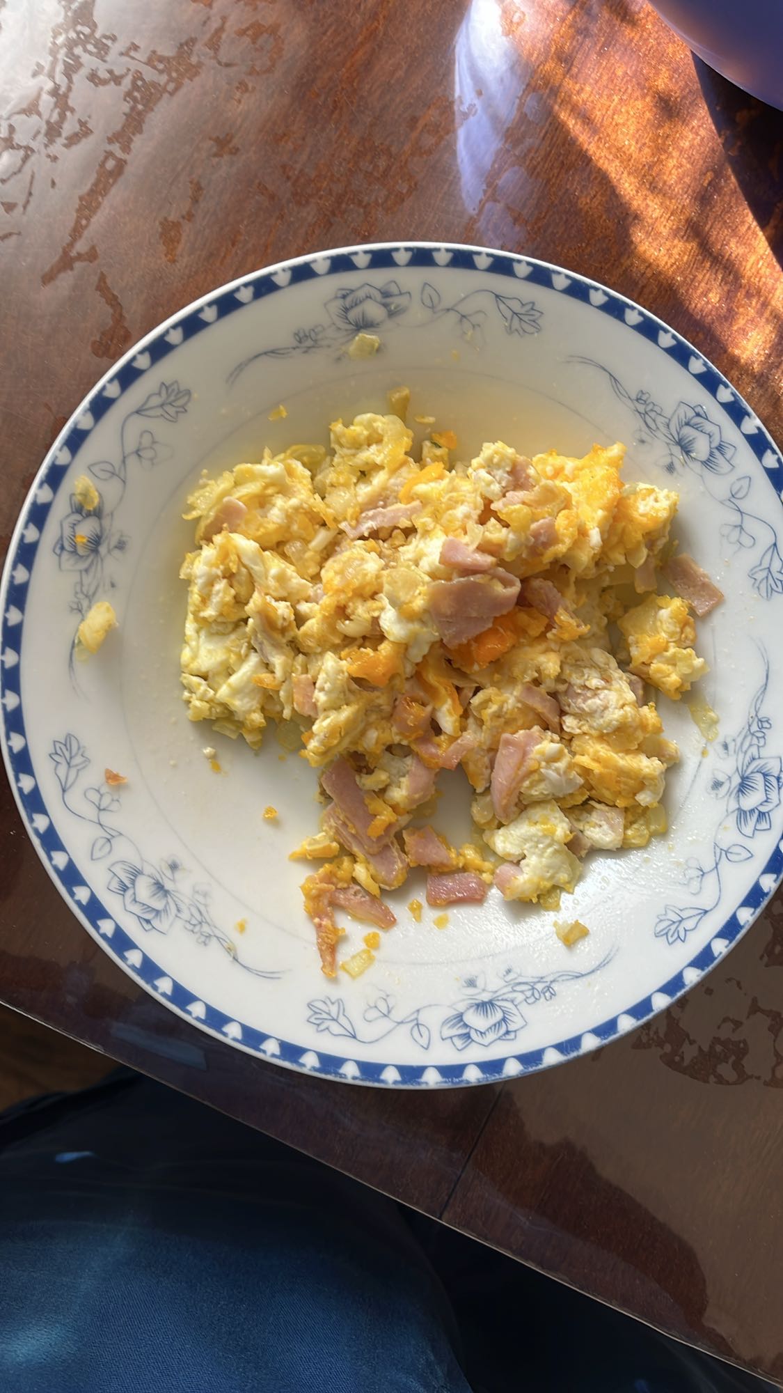 Бъркани яйца с шунка