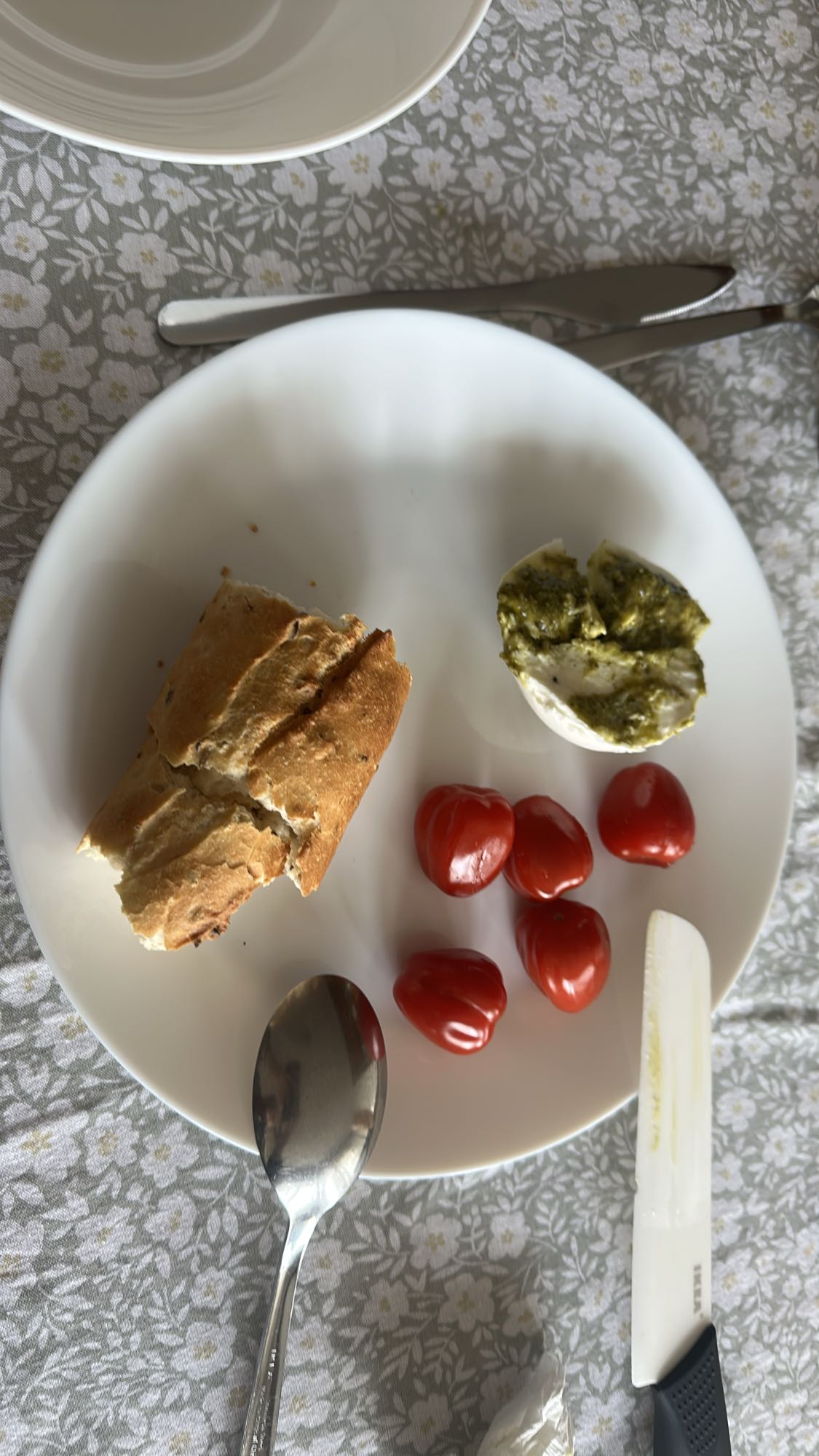 Bread, cheese & tomatoes