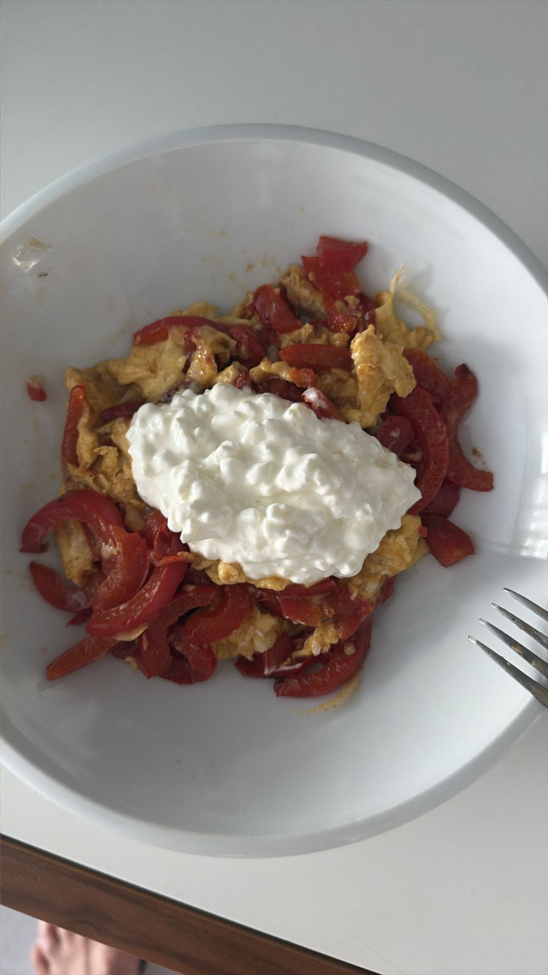 Paprika-Ei mit Hüttenkäse