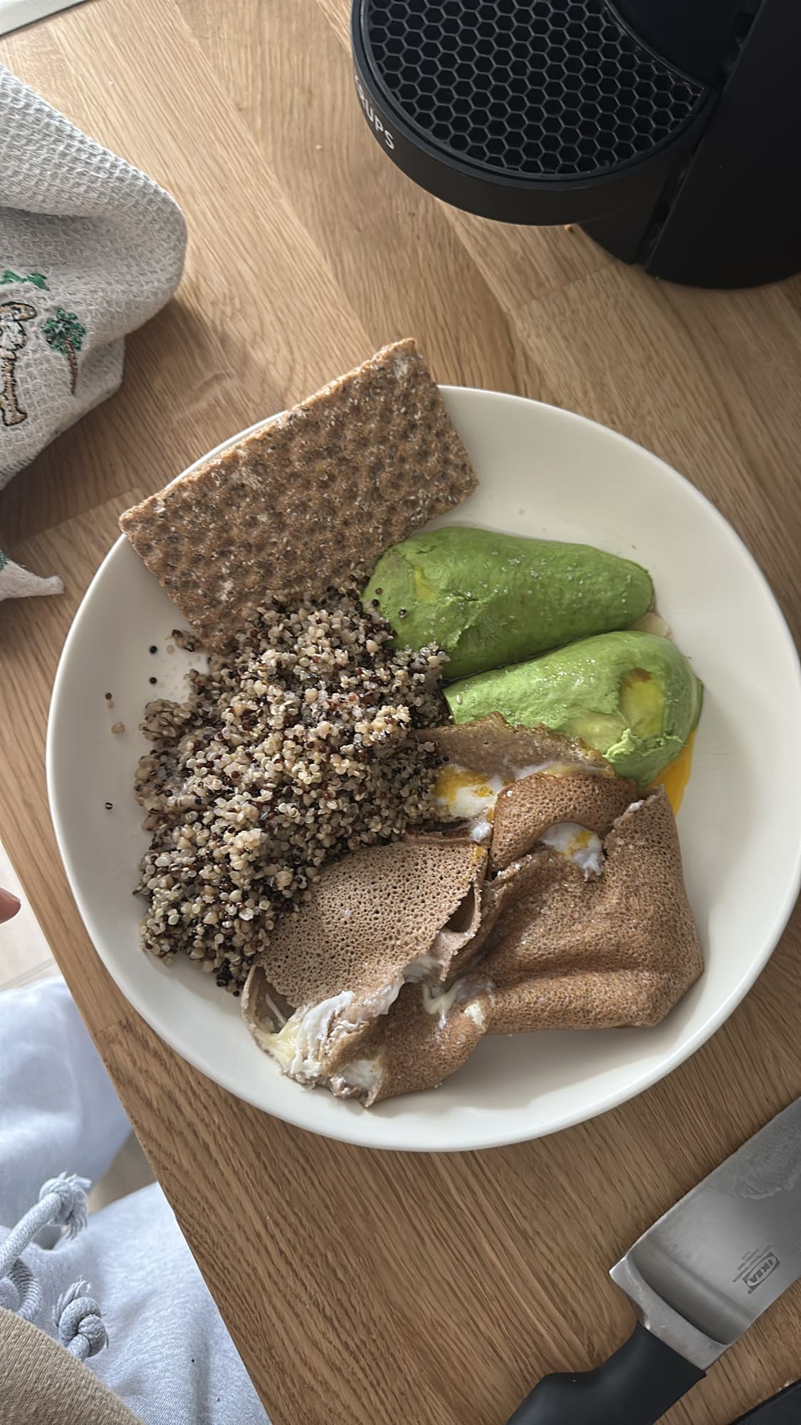 Assiette santé quinoa avocat