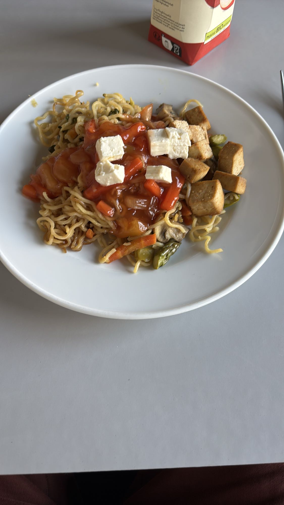 Nouilles sautées tofu légumes